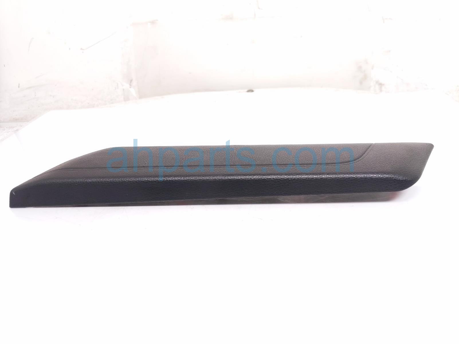 Toyota RH CONSOLE SIDE TRIM GARNISH - BLK
