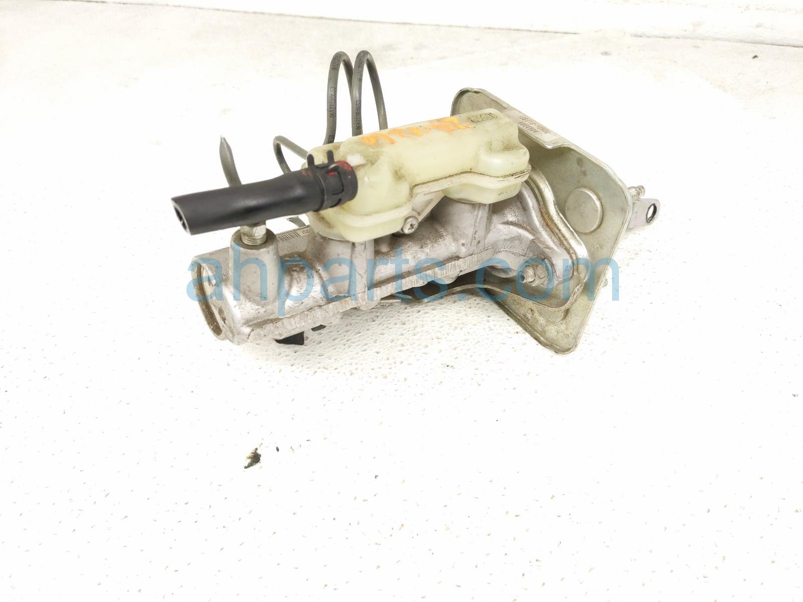2007 Lexus Ls460 Brake Master Cylinder W/ Reservoir 47207 50020 Replacement 2007 Lexus Ls460 Brake Master Cylinder W/ Reservoir 47207 50020 Replacement thumbnail