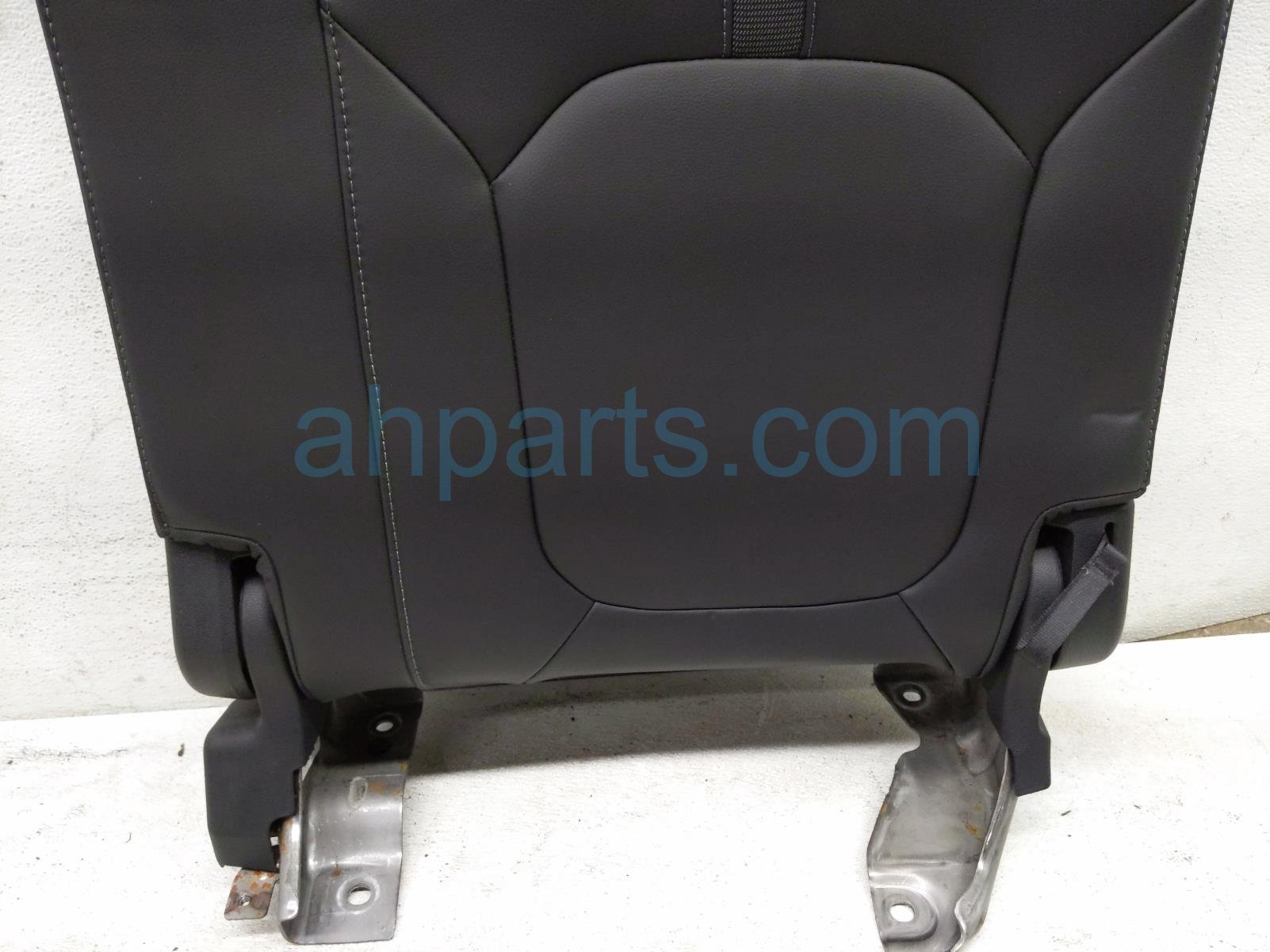 2025 Honda Pilot Rear / (3rd Row) 3rd Row Driver Seat Back Blk Lthr 82527 T90 A01 Replacement 2025 Honda Pilot Rear / (3rd Row) 3rd Row Driver Seat Back Blk Lthr 82527 T90 A01 Replacement thumbnail