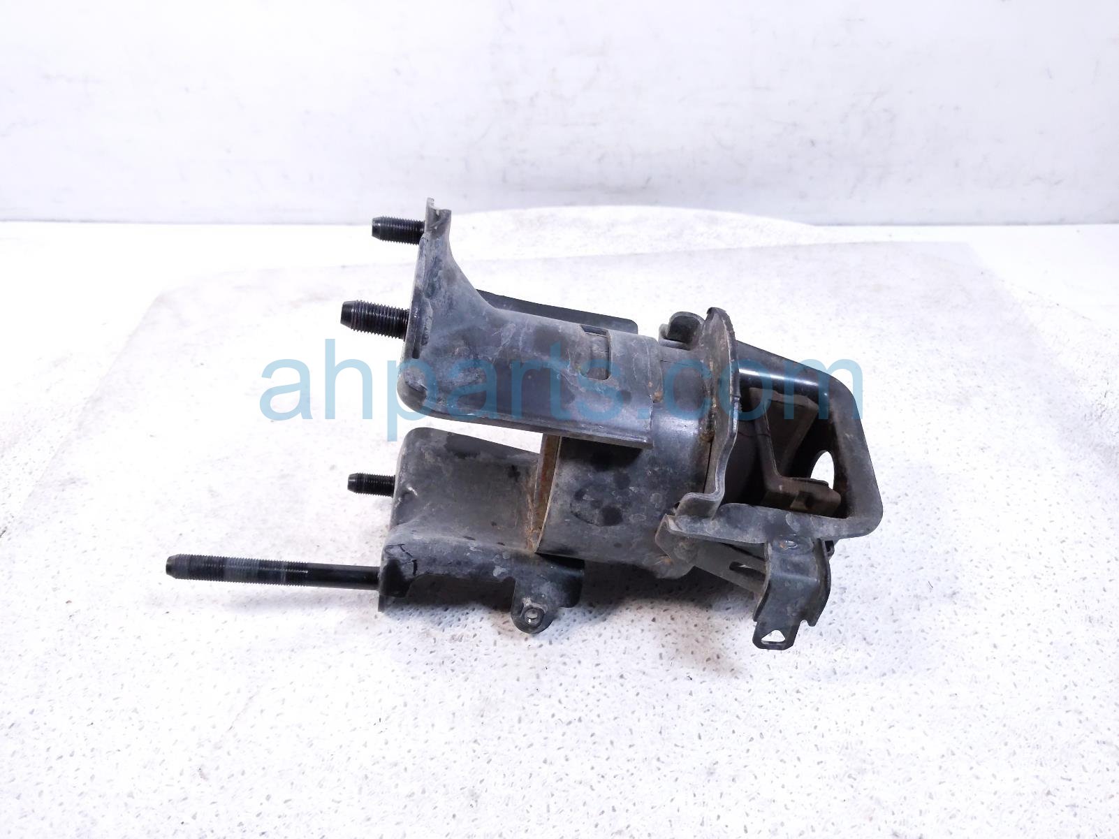 2022 Toyota Sienna Engine/motor Rear Engine Mount Brkt 2.5l Hyb 12371 F0210 Replacement 2022 Toyota Sienna Engine/motor Rear Engine Mount Brkt 2.5l Hyb 12371 F0210 Replacement thumbnail