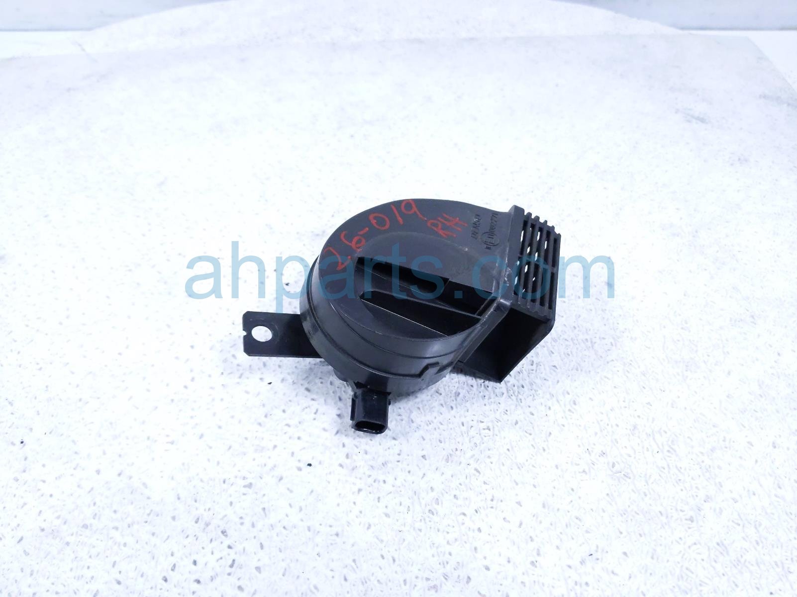 Acura LOW PITCH NOTE HORN RH