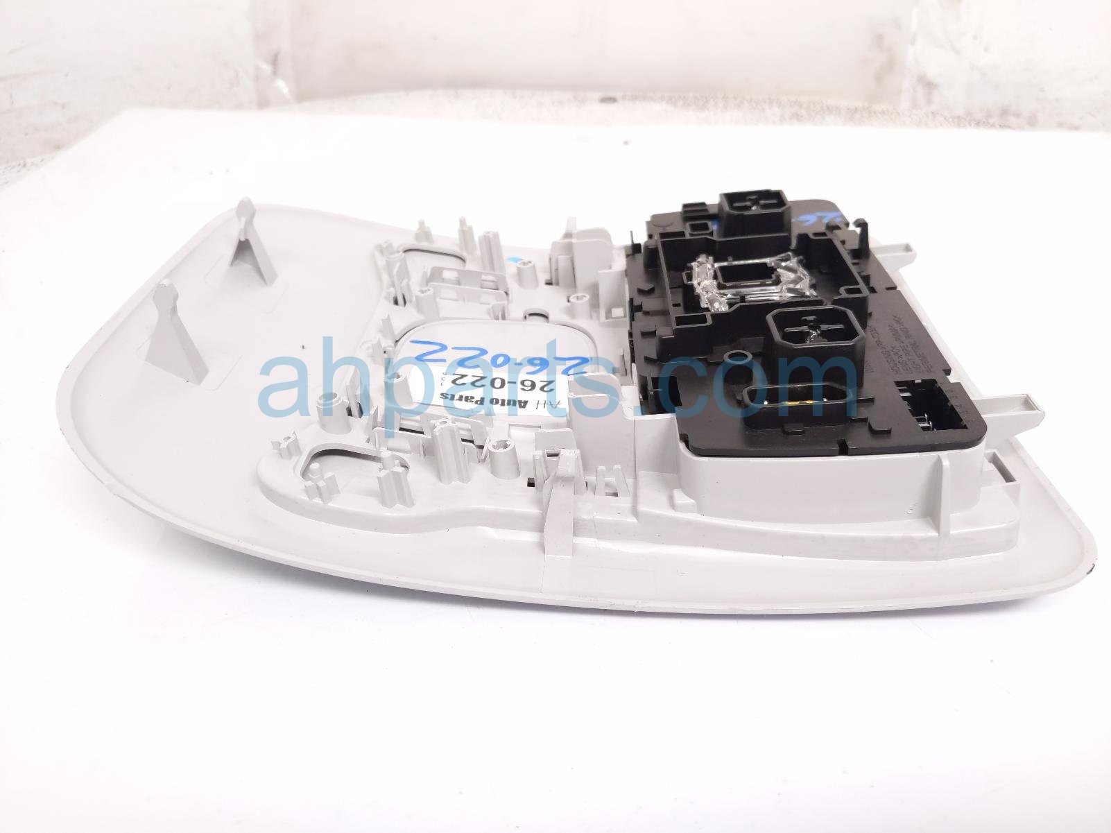 2018 Jeep Renegade Overhead Console / Map Light Gray 6UM68MS7AA Replacement 2018 Jeep Renegade Overhead Console / Map Light Gray 6UM68MS7AA Replacement thumbnail