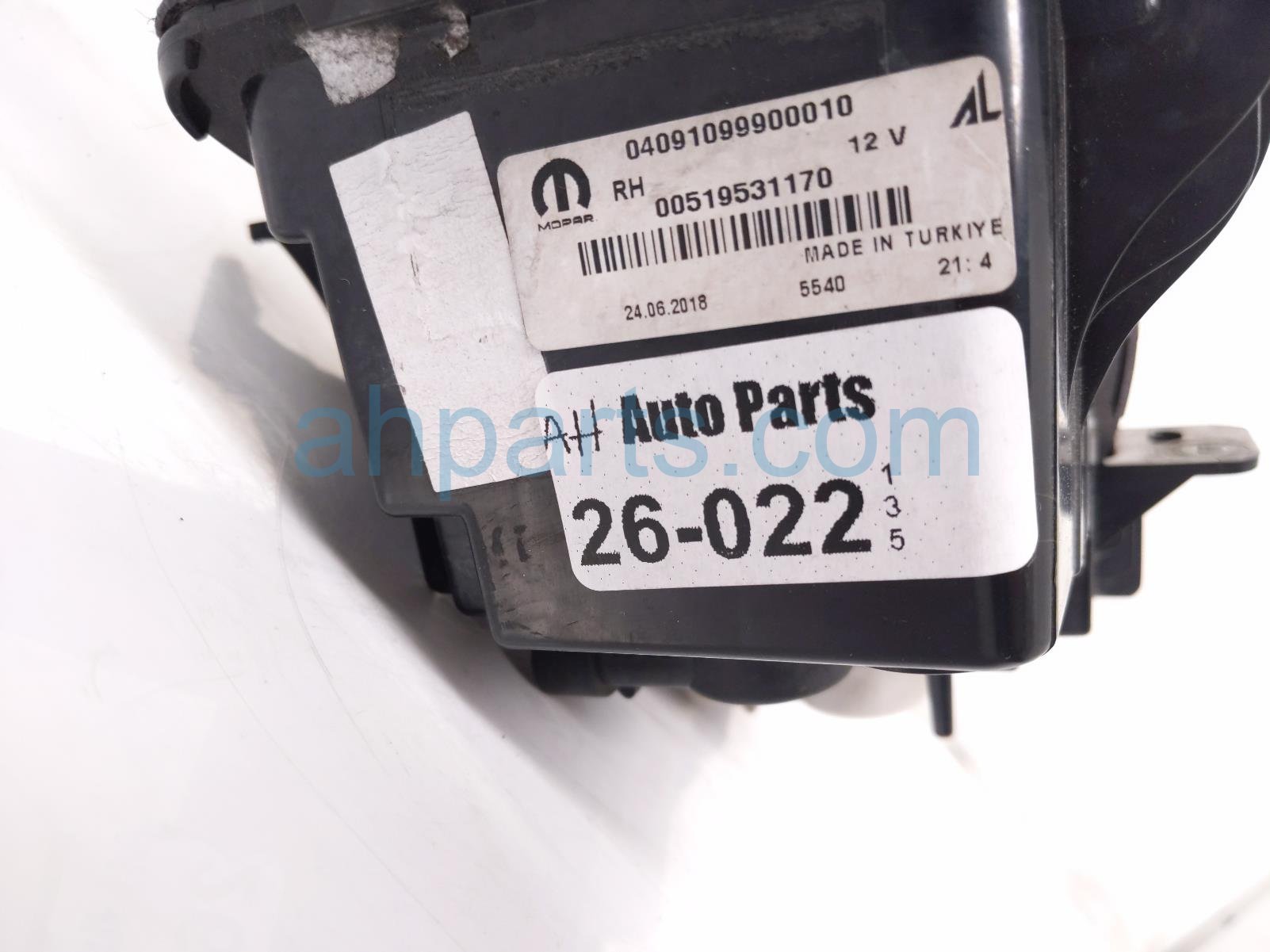 2018 Jeep Renegade Front Passenger Park & Turn Signal Lamp Assy 68576890AA Replacement 2018 Jeep Renegade Front Passenger Park & Turn Signal Lamp Assy 68576890AA Replacement thumbnail