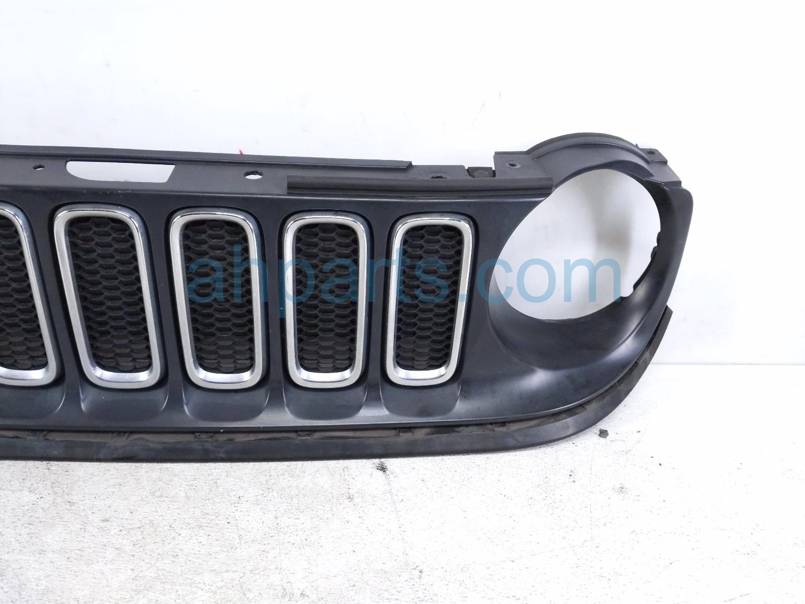 2018 Jeep Renegade Upper Grille Matte Blk/chrome 6RZ57TZZAA Replacement 2018 Jeep Renegade Upper Grille Matte Blk/chrome 6RZ57TZZAA Replacement thumbnail