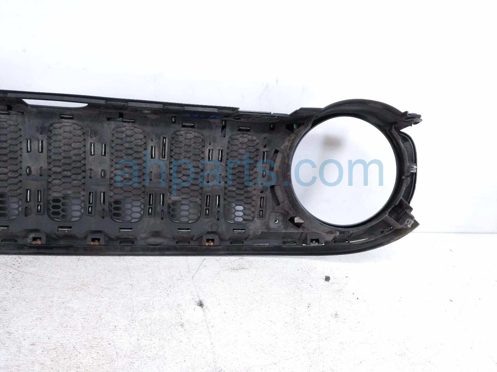 2018 Jeep Renegade Upper Grille Matte Blk/chrome 6RZ57TZZAA Replacement 2018 Jeep Renegade Upper Grille Matte Blk/chrome 6RZ57TZZAA Replacement thumbnail