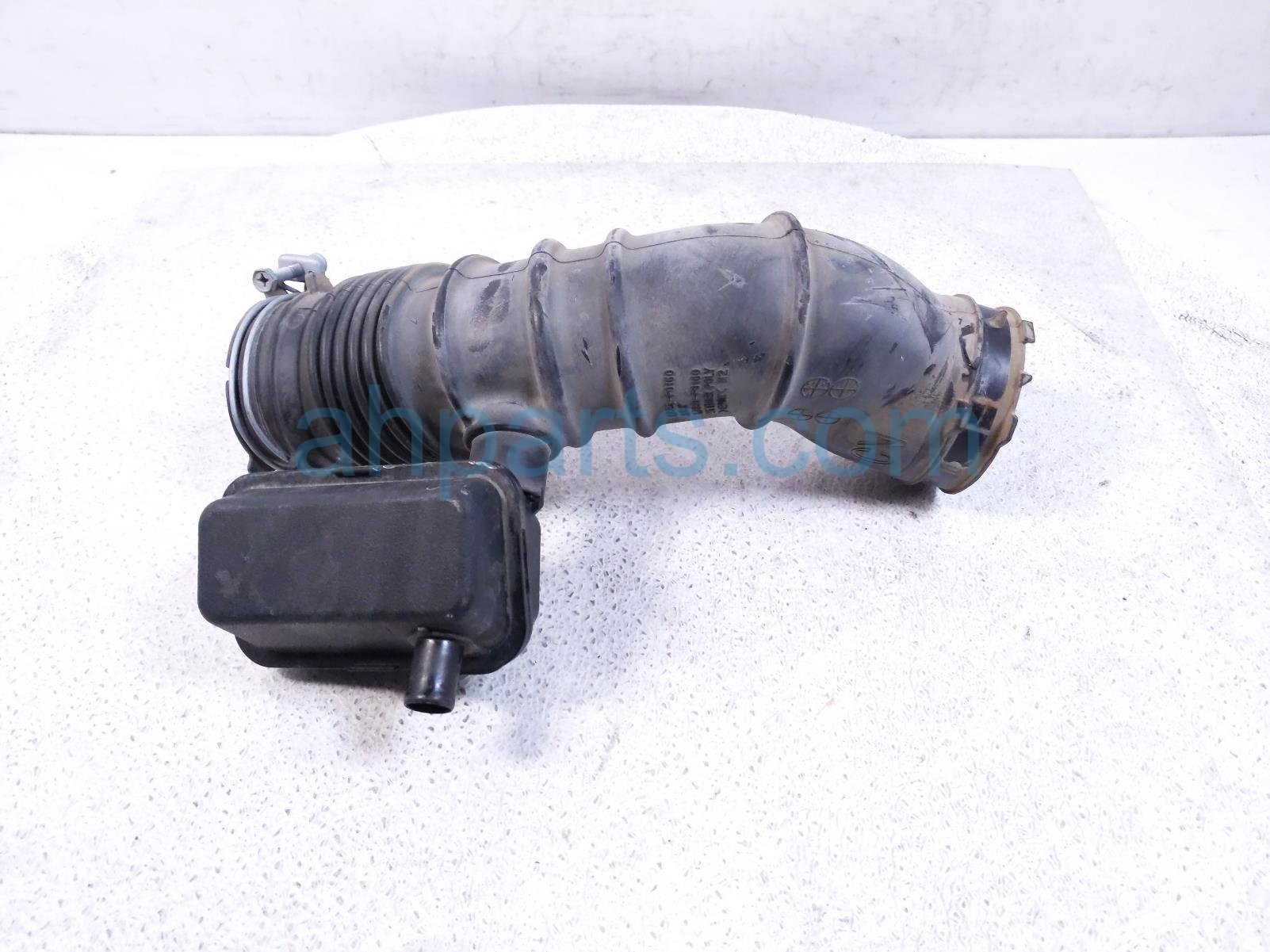 Toyota AIR CLEANER INTAKE TUBE W/RESONATOR Toyota AIR CLEANER INTAKE TUBE W/RESONATOR