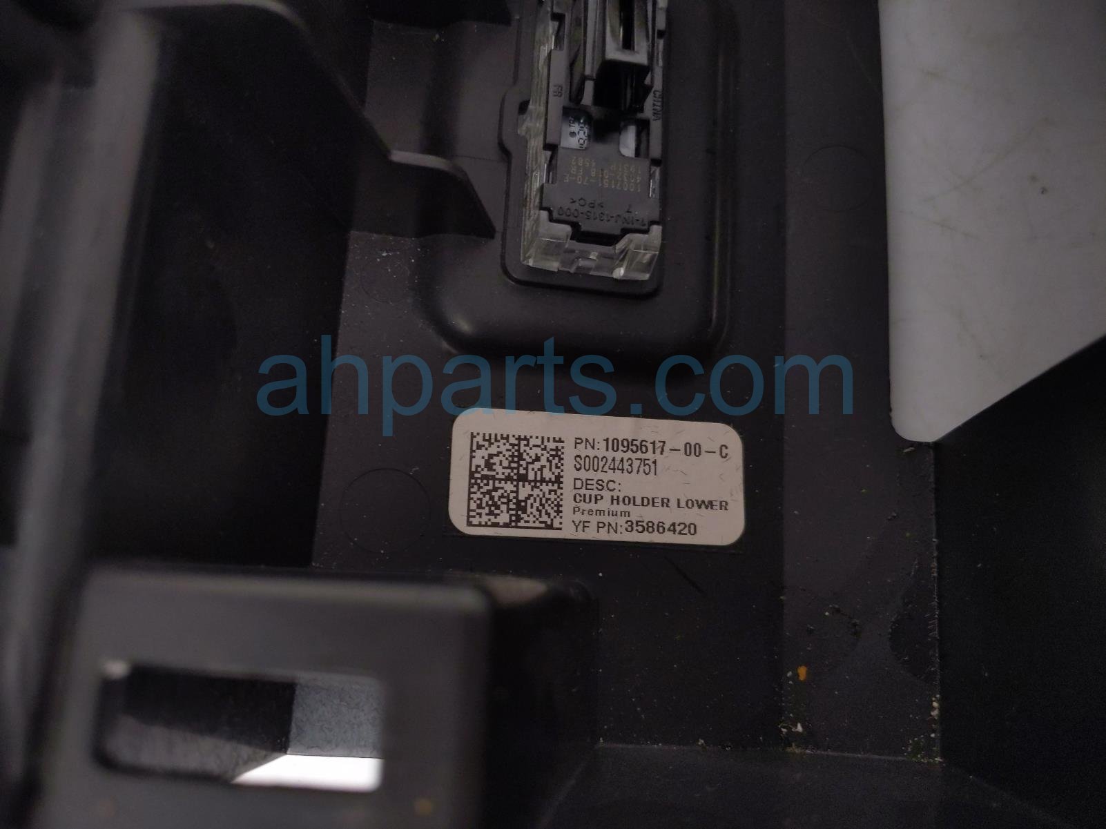 2019 Tesla Tesla 3 Center Console Cup Hld Lower Blk 1095617 00 C Replacement 2019 Tesla Tesla 3 Center Console Cup Hld Lower Blk 1095617 00 C Replacement thumbnail