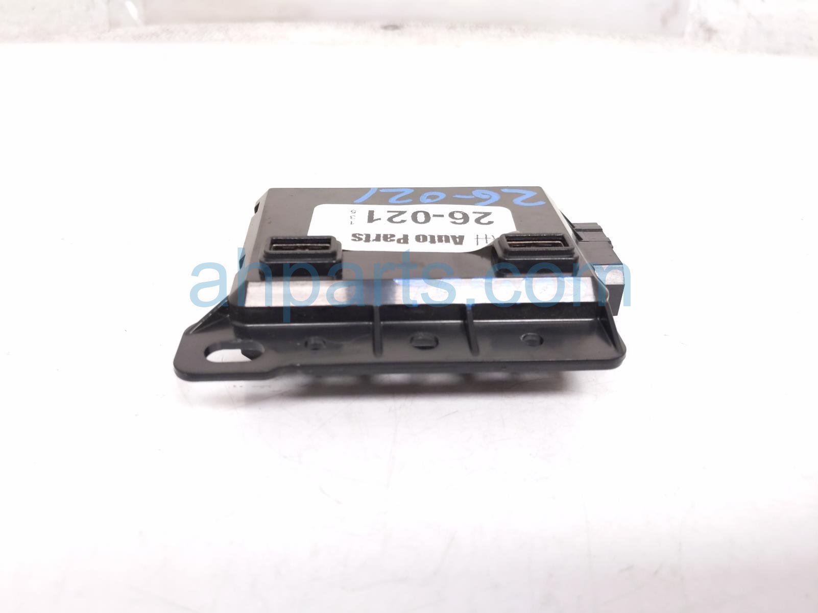 2019 Tesla Tesla 3 Usb Hub Charger Assy front 1093295 00 A Replacement 2019 Tesla Tesla 3 Usb Hub Charger Assy front 1093295 00 A Replacement thumbnail