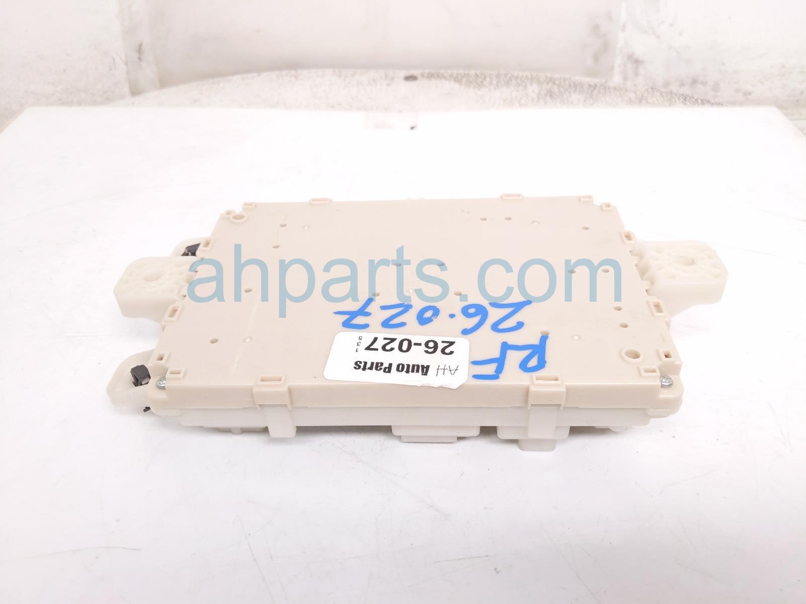 Honda RH CABIN FUSE BOX - SPORT 3.5L FWD Honda RH CABIN FUSE BOX - SPORT 3.5L FWD