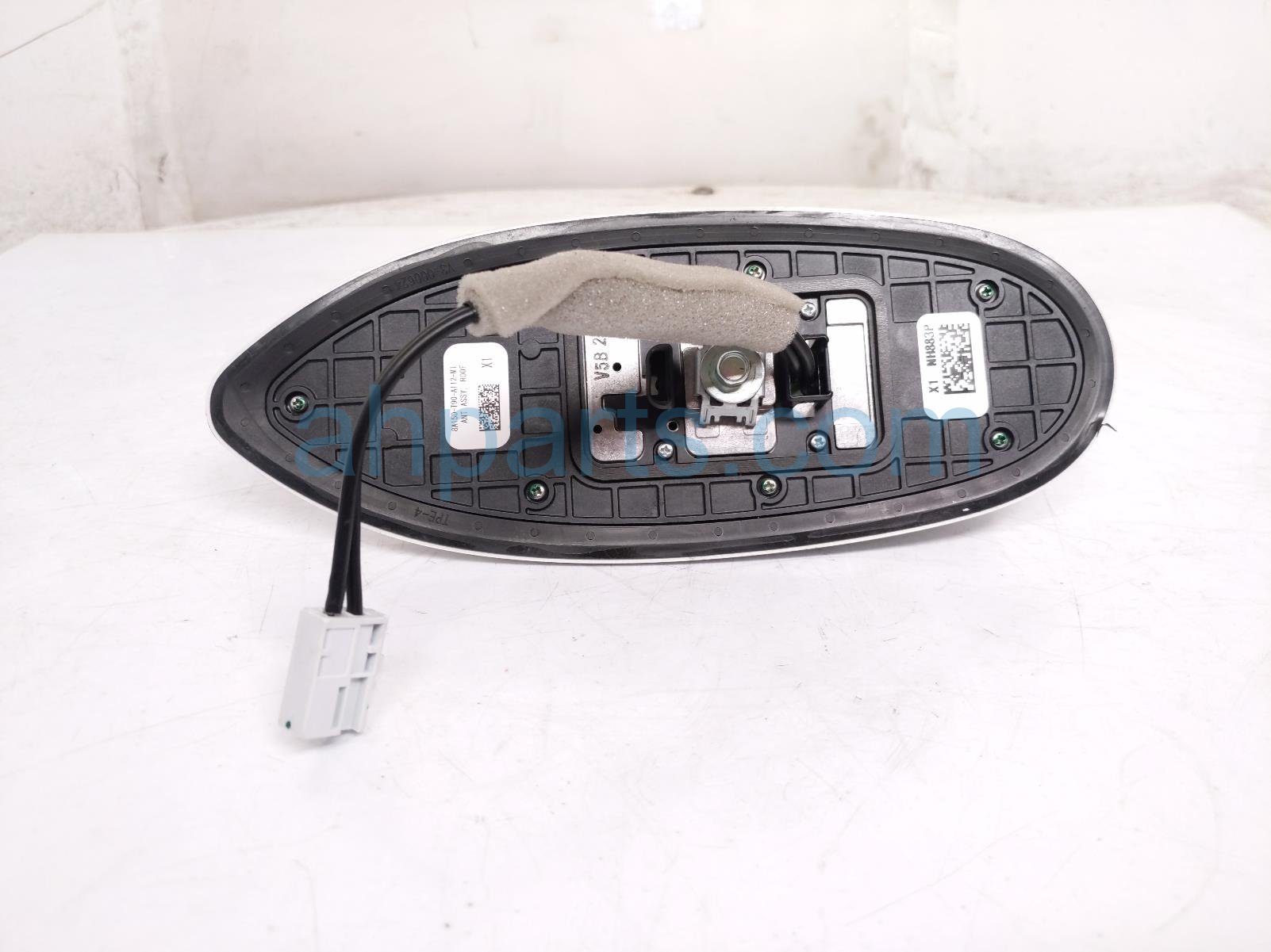 2025 Honda Pilot Antenna Roof Mtd White Housing 8A150 T90 A11ZB Replacement 2025 Honda Pilot Antenna Roof Mtd White Housing 8A150 T90 A11ZB Replacement thumbnail