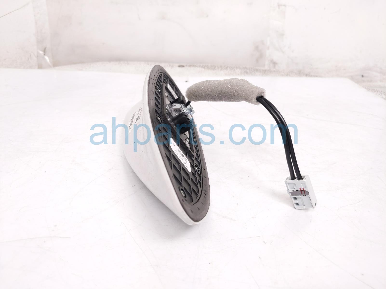 2025 Honda Pilot Antenna Roof Mtd White Housing 8A150 T90 A11ZB Replacement 2025 Honda Pilot Antenna Roof Mtd White Housing 8A150 T90 A11ZB Replacement thumbnail