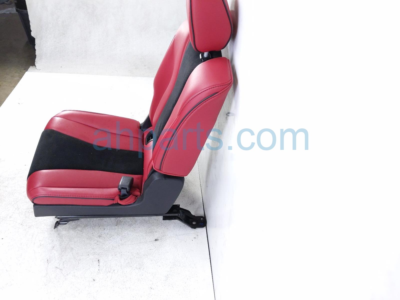 2022 Acura MDX Rear / Back (2nd Row) 2nd Row Passenger Seat Red Leather 81327 TYA A21 Replacement 2022 Acura MDX Rear / Back (2nd Row) 2nd Row Passenger Seat Red Leather 81327 TYA A21 Replacement thumbnail