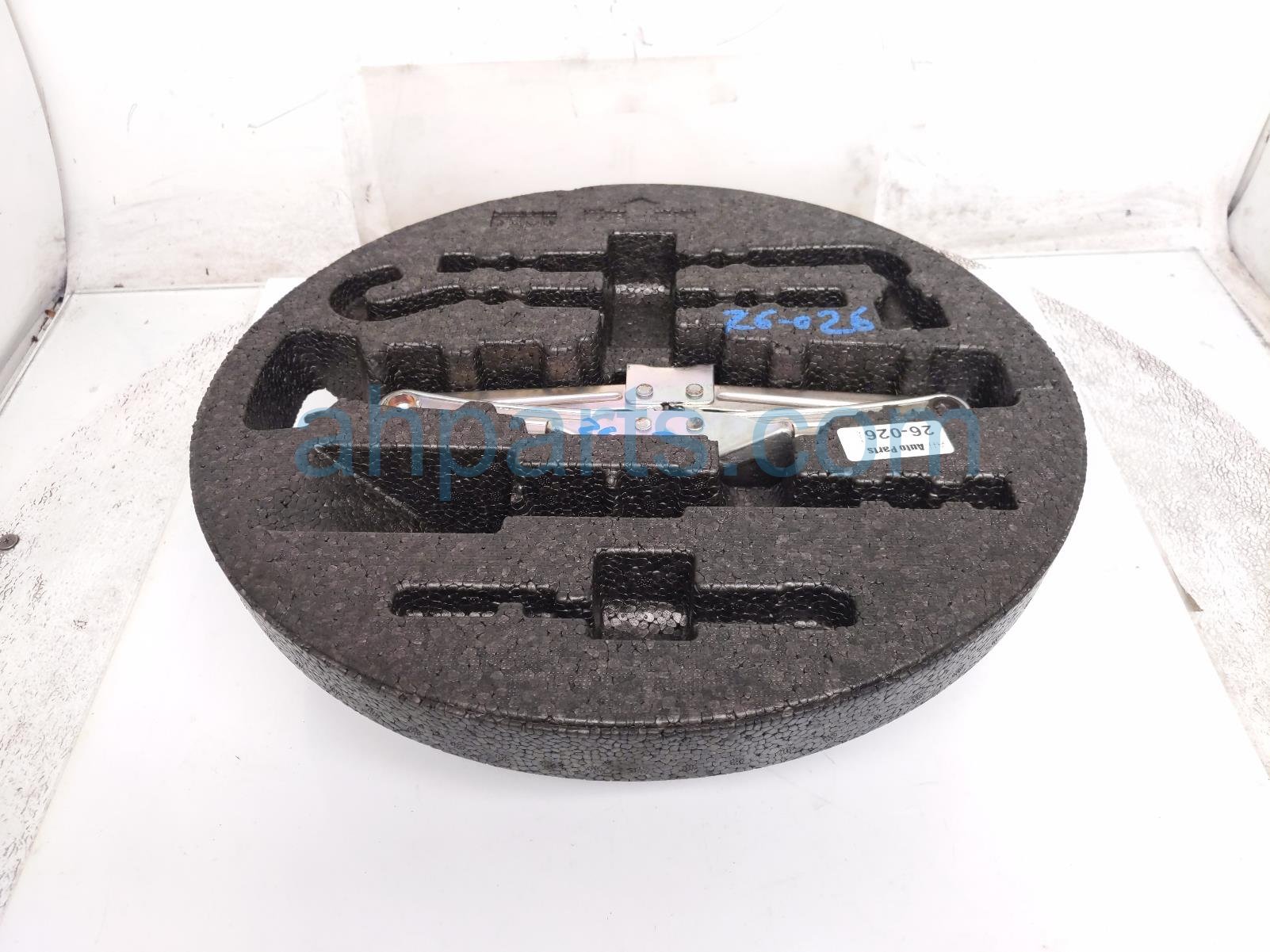 Honda SCISSOR JACK W/FOAM HOLDER