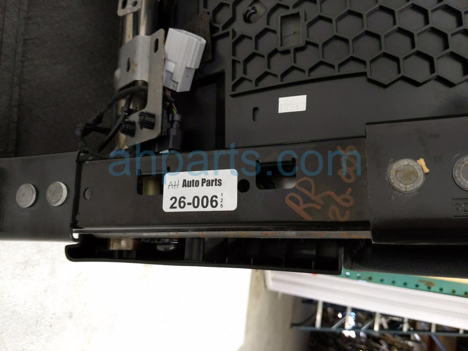 2023 Ford Escape Rear Back (2nd Row) 2nd Row Passenger Seat Blk W/red PJ6Z 7866600 EA Replacement 2023 Ford Escape Rear Back (2nd Row) 2nd Row Passenger Seat Blk W/red PJ6Z 7866600 EA Replacement thumbnail