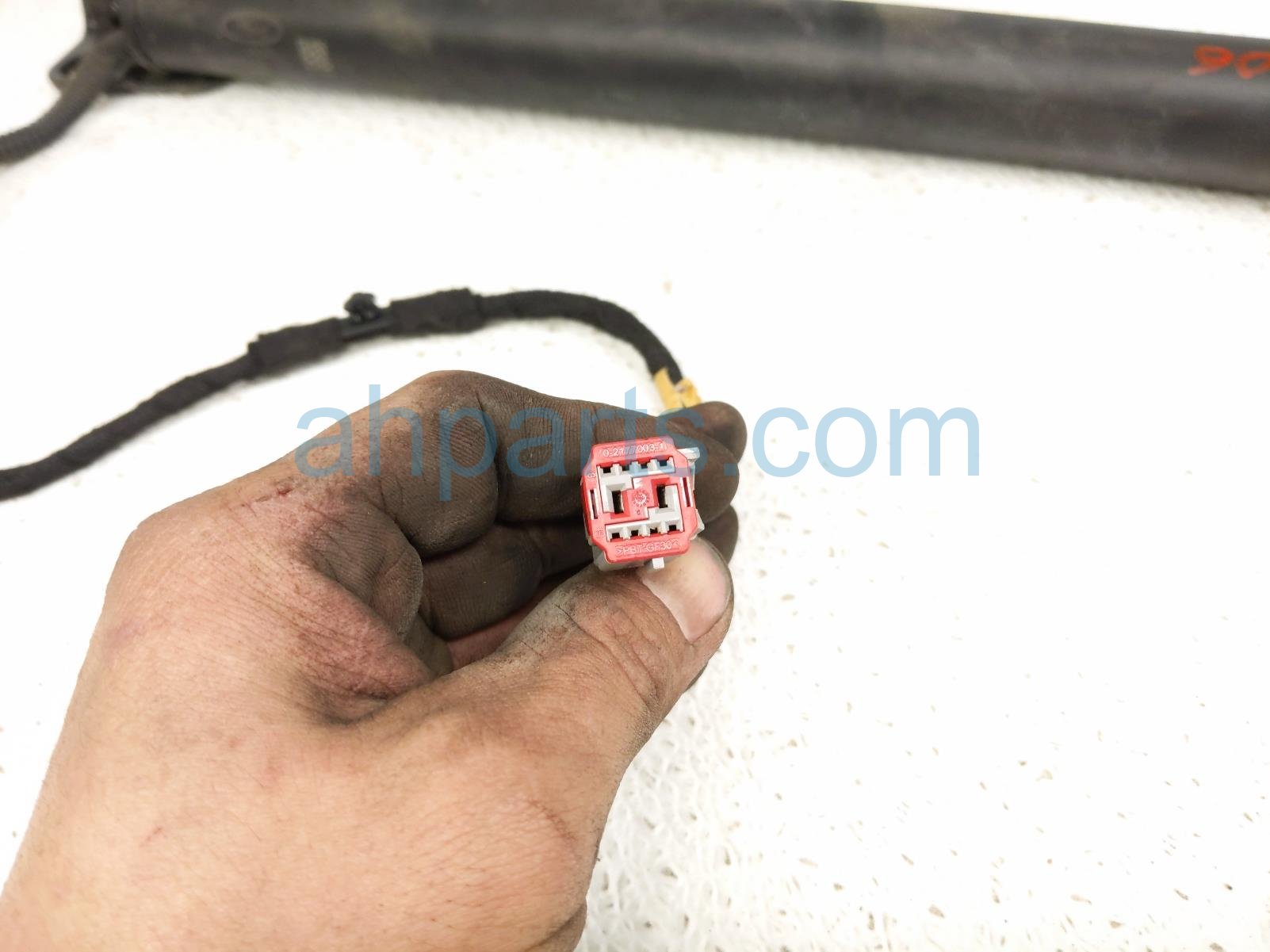 2023 Ford Escape Rear Passenger Power Liftgate Strut LJ6B S402A54 AE Replacement 2023 Ford Escape Rear Passenger Power Liftgate Strut LJ6B S402A54 AE Replacement thumbnail