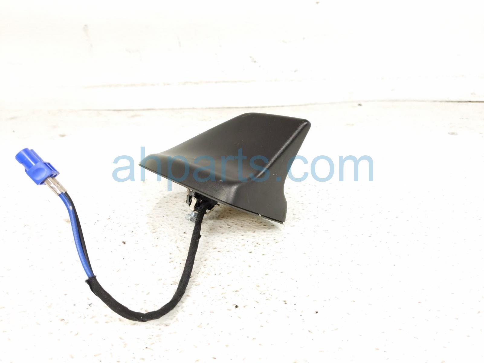 2023 Ford Escape Roof Antenna Assy Black JX7T 19K351 CA Replacement 2023 Ford Escape Roof Antenna Assy Black JX7T 19K351 CA Replacement thumbnail