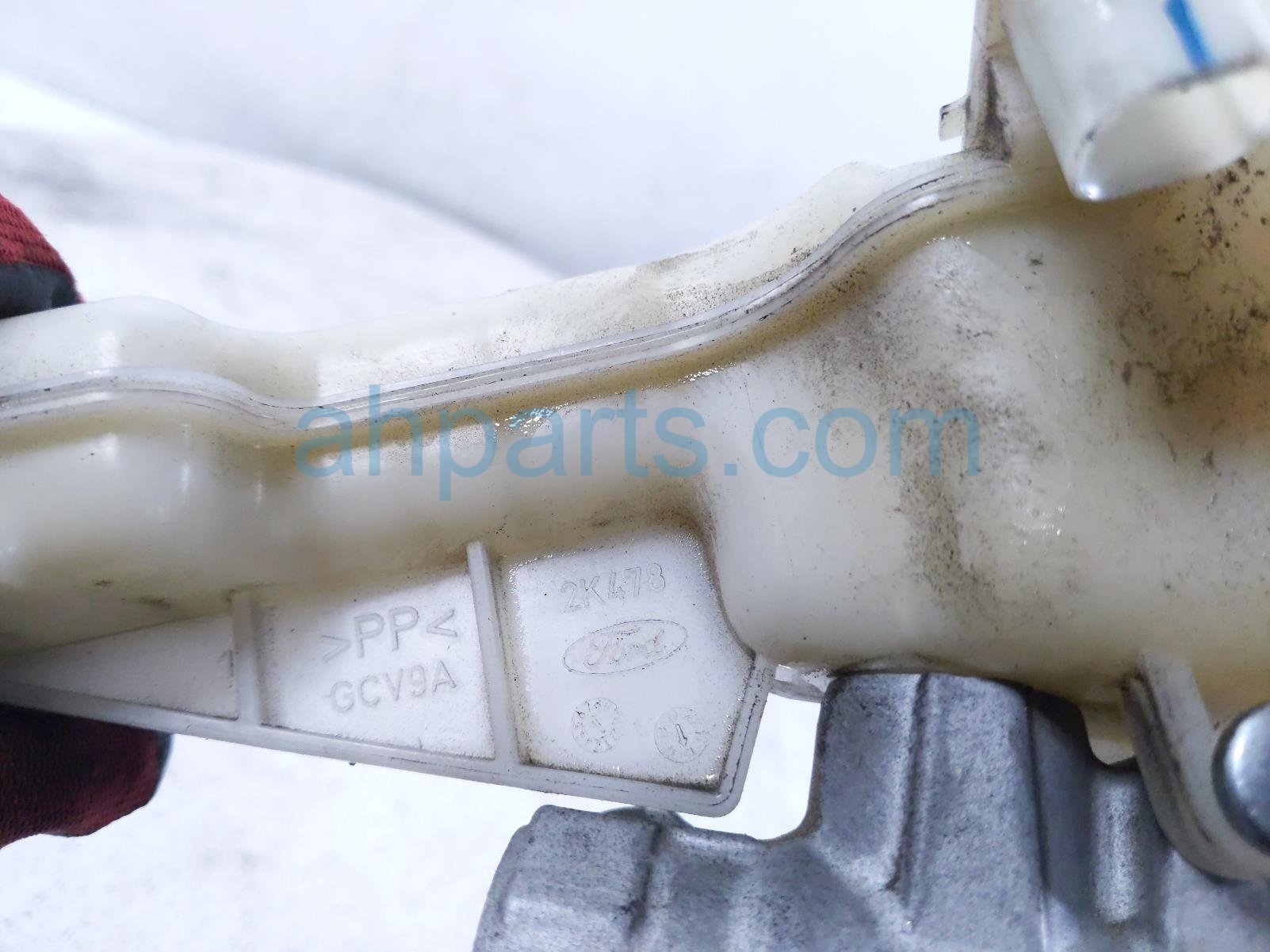 2017 Ford Fusion Brake Master Cylinder W/reservoir JG9Z 2140 D Replacement 2017 Ford Fusion Brake Master Cylinder W/reservoir JG9Z 2140 D Replacement thumbnail