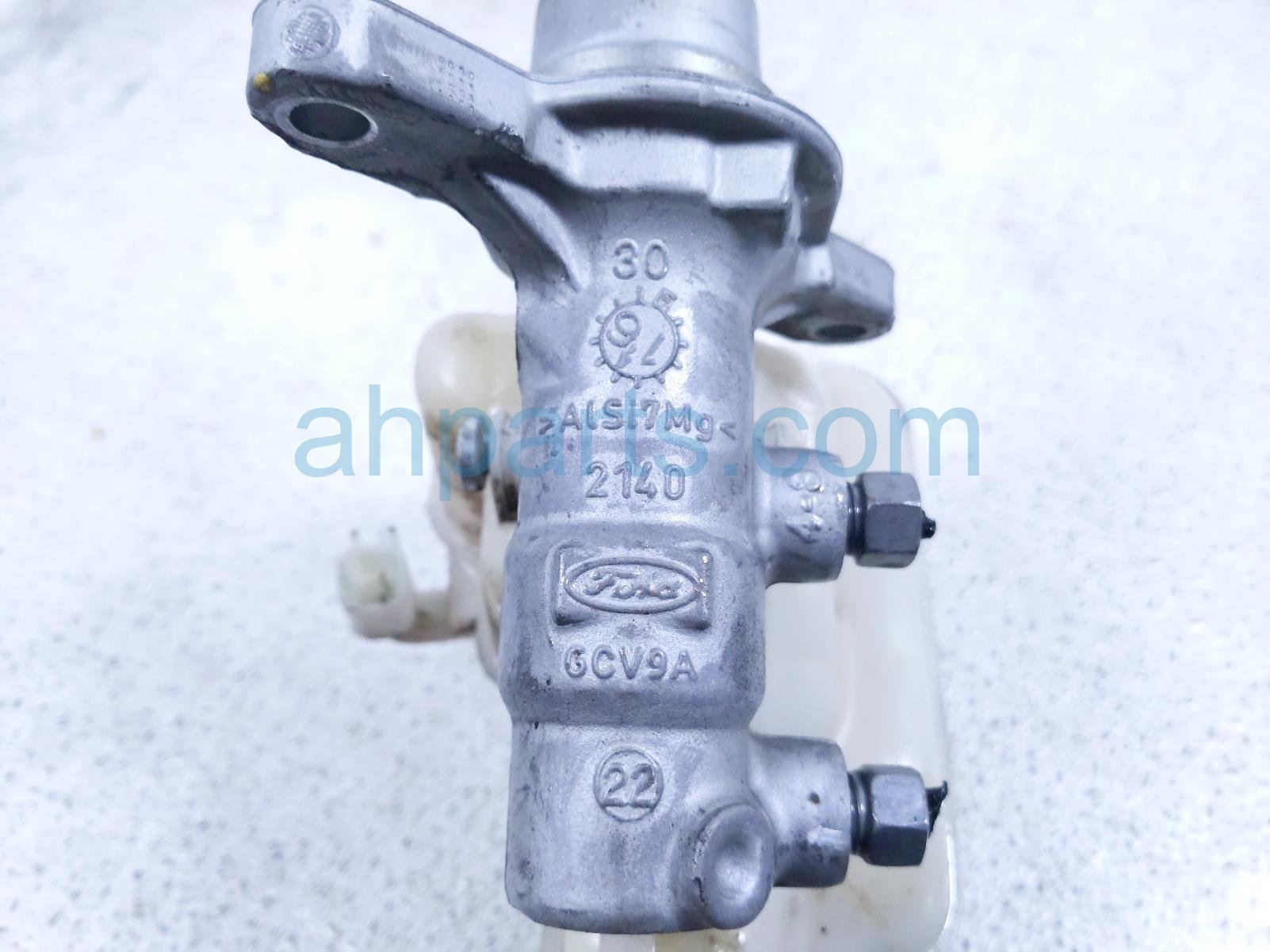 2017 Ford Fusion Brake Master Cylinder W/reservoir JG9Z 2140 D Replacement 2017 Ford Fusion Brake Master Cylinder W/reservoir JG9Z 2140 D Replacement thumbnail