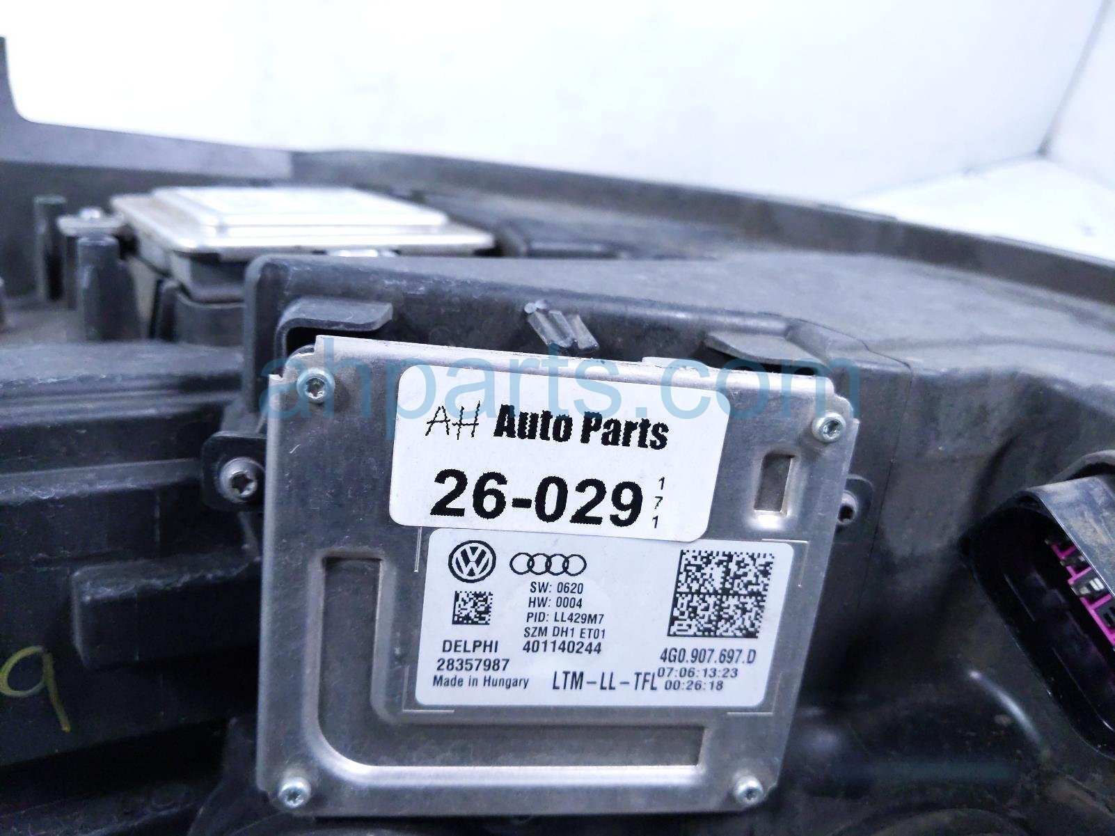 2014 Audi A6 Audi Headlight Passenger Headlamp / Light Needs Polish 8K0 941 597 E Replacement 2014 Audi A6 Audi Headlight Passenger Headlamp / Light Needs Polish 8K0 941 597 E Replacement thumbnail