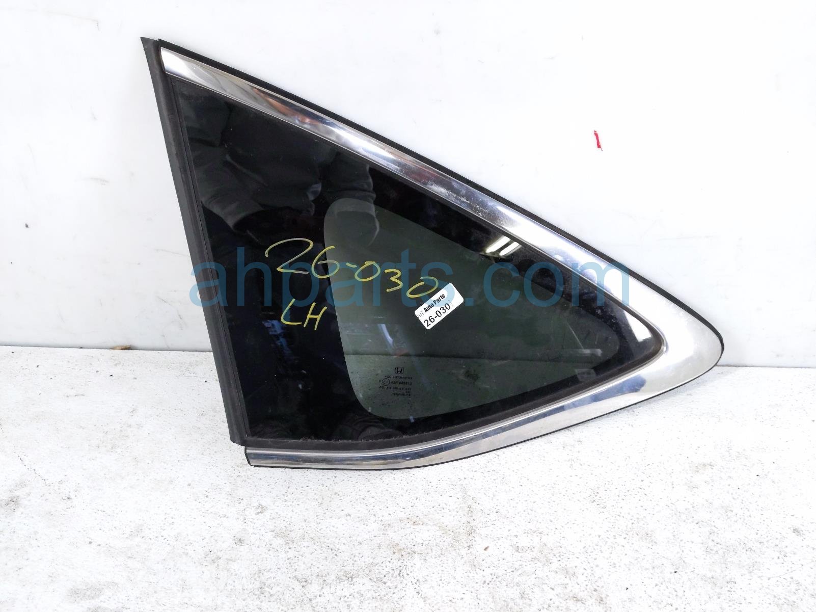 Honda LH QUARTER WINDOW GLASS