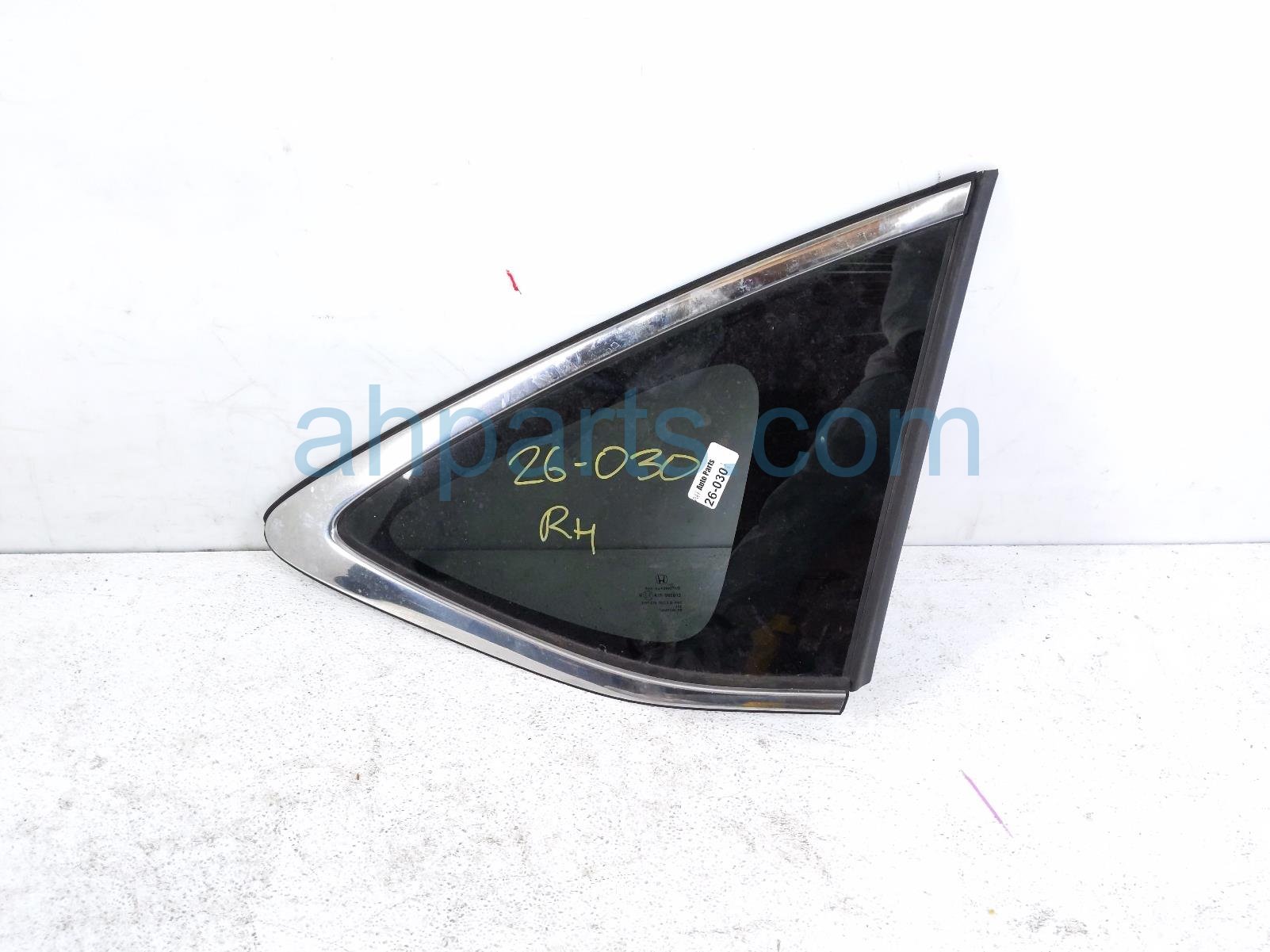 Honda RH QUARTER WINDOW GLASS