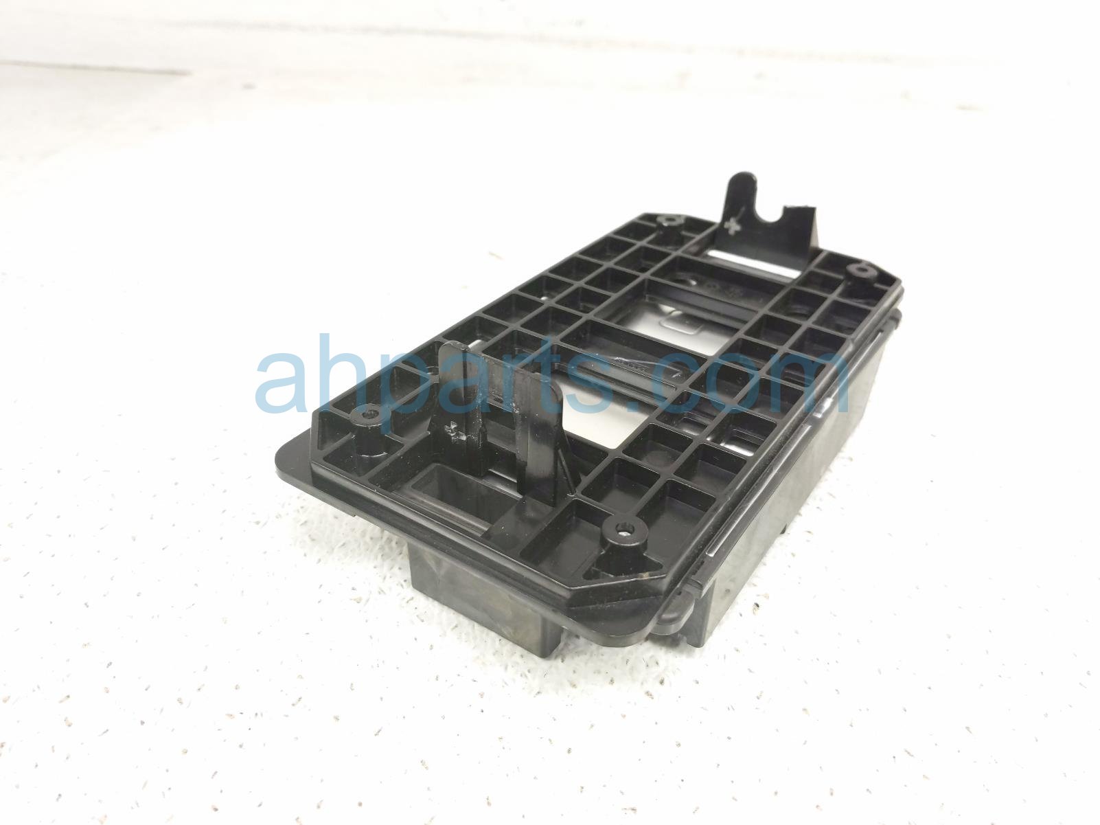2023 Ford Escape Telematics Control Unit 1.5l Fwd PJ6T 14H076 TRB Replacement 2023 Ford Escape Telematics Control Unit 1.5l Fwd PJ6T 14H076 TRB Replacement thumbnail