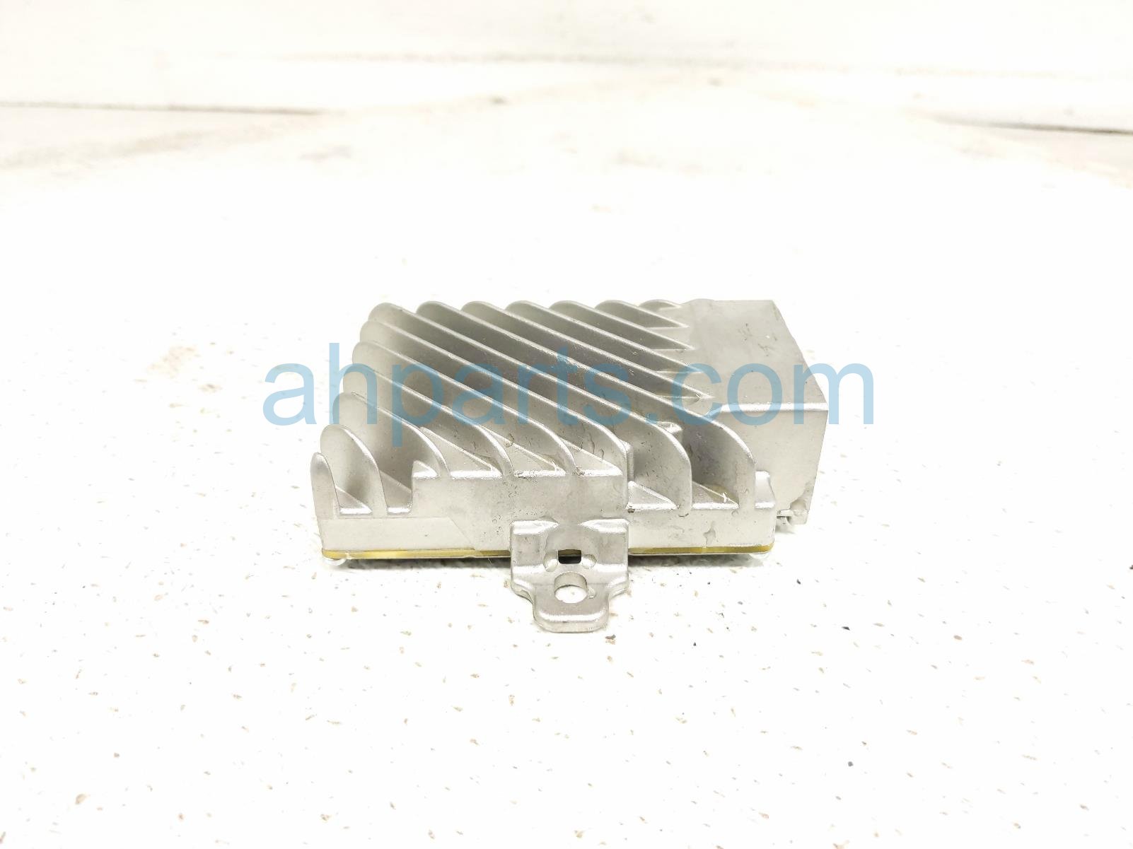 Toyota 12 VOLT AUDIO AMPLIFIER