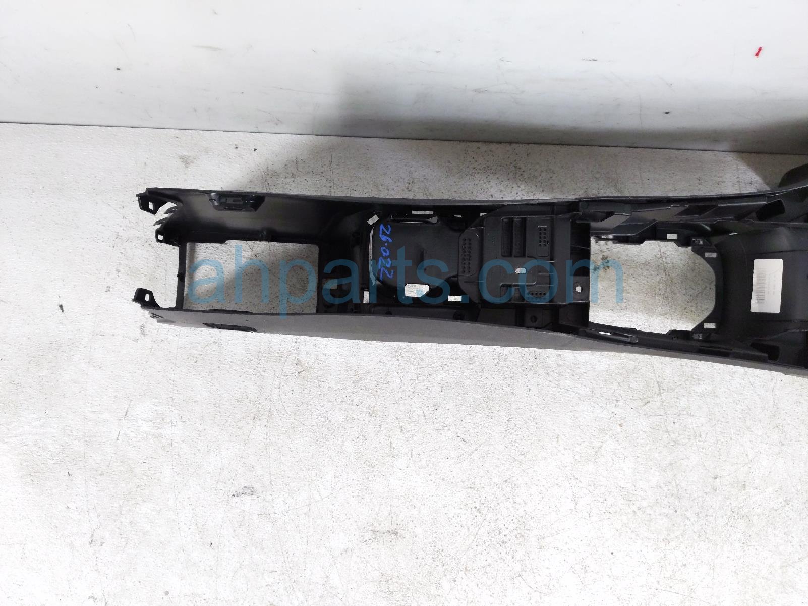 2018 Jeep Renegade Center Console Housing Shell Black 6WD39LXHAA Replacement 2018 Jeep Renegade Center Console Housing Shell Black 6WD39LXHAA Replacement thumbnail