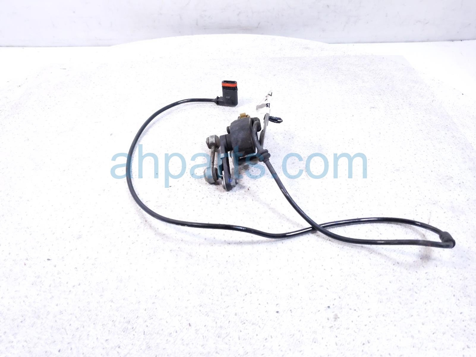 2015 Mercedes Glk350 Rear Speed Sensor 3.5l At Awd 204 540 13 17 Replacement 2015 Mercedes Glk350 Rear Speed Sensor 3.5l At Awd 204 540 13 17 Replacement thumbnail