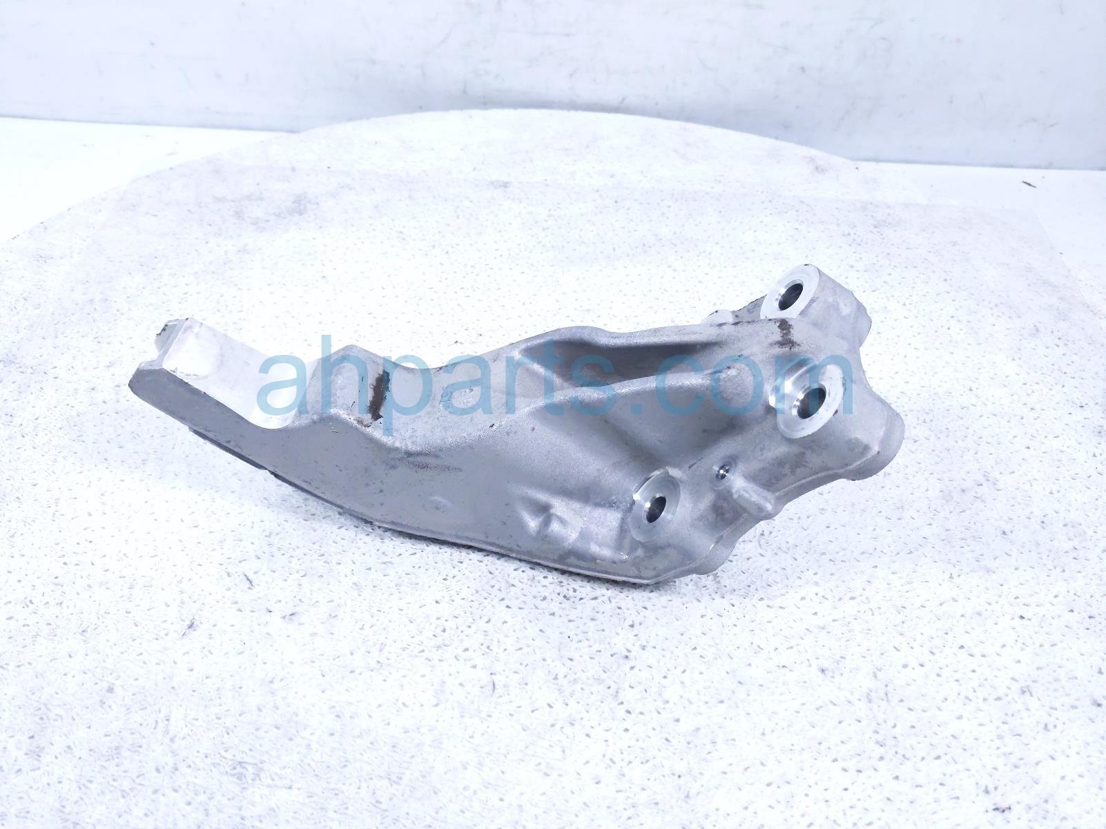 2025 Honda Pilot Engine/motor Rear Engine Mount Bracket 3.5l Fwd 50610 T90 A01 Replacement 2025 Honda Pilot Engine/motor Rear Engine Mount Bracket 3.5l Fwd 50610 T90 A01 Replacement thumbnail