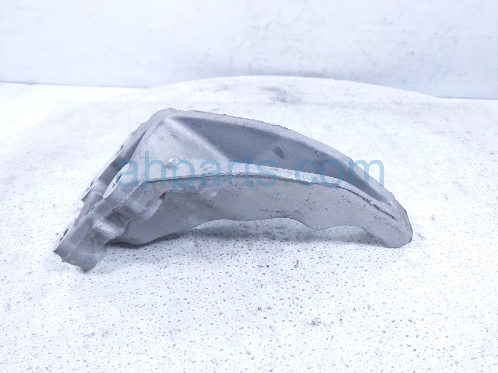 2025 Honda Pilot Engine/motor Rear Engine Mount Bracket 3.5l Fwd 50610 T90 A01 Replacement 2025 Honda Pilot Engine/motor Rear Engine Mount Bracket 3.5l Fwd 50610 T90 A01 Replacement thumbnail