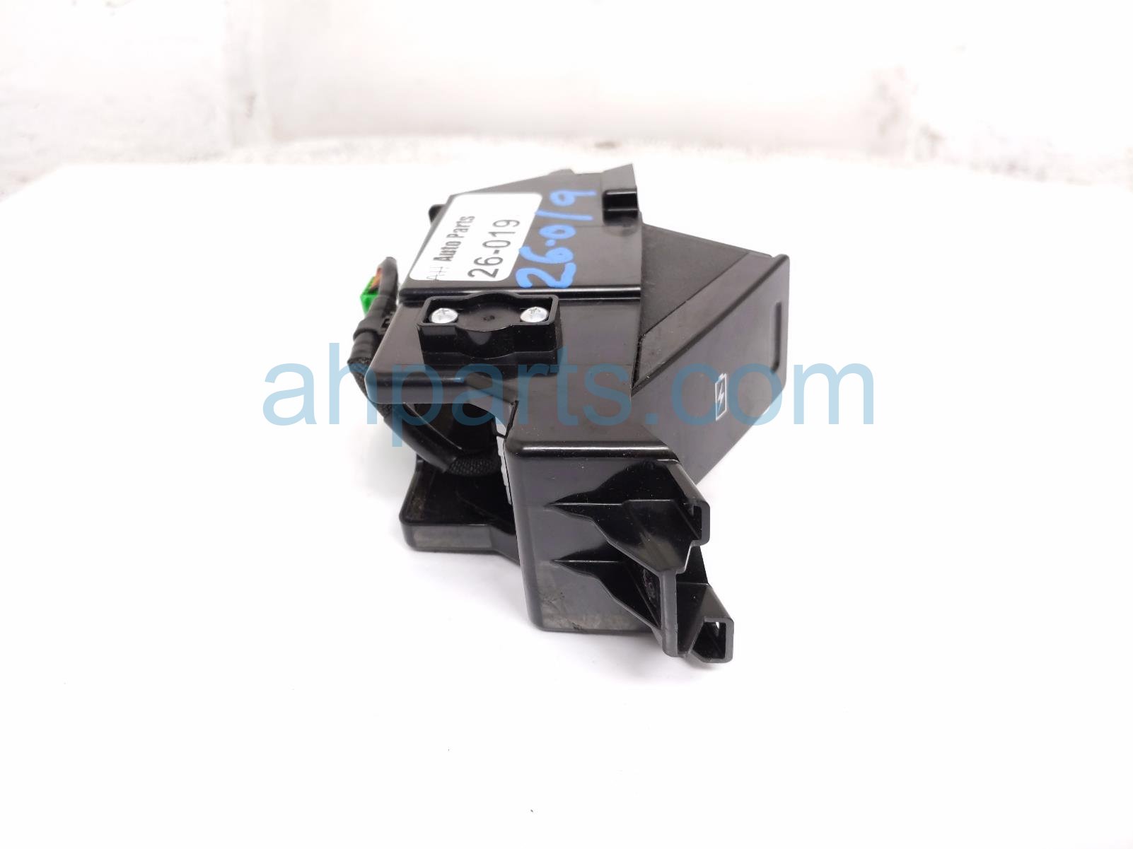 2022 Acura MDX Usb Pop Up Charger Unit 83460 TYA A04ZA Replacement 2022 Acura MDX Usb Pop Up Charger Unit 83460 TYA A04ZA Replacement thumbnail