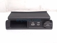 Honda CENTER CONSOLE USB PORT W/TRIM -BLK Honda CENTER CONSOLE USB PORT W/TRIM -BLK