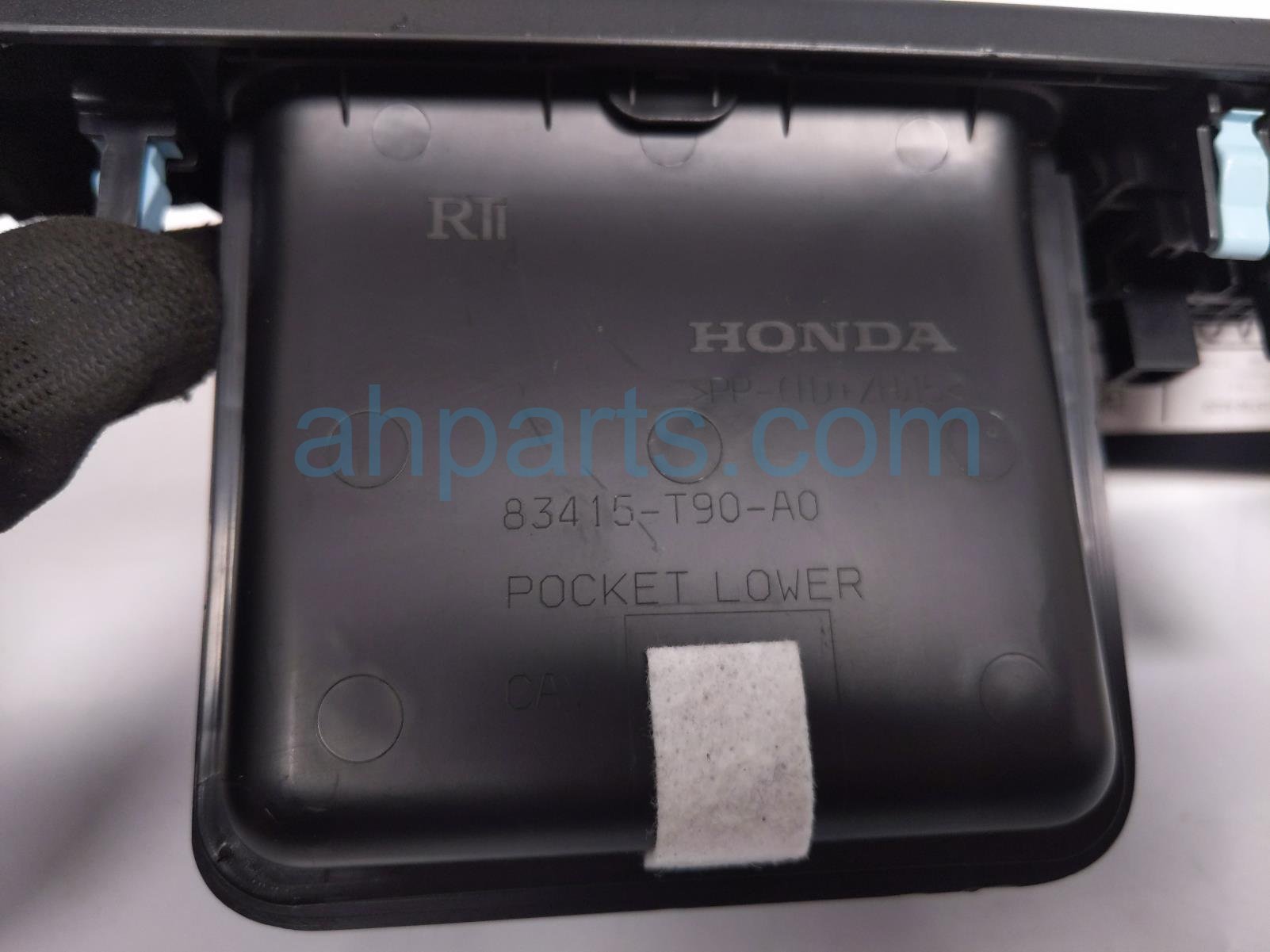 2025 Honda Pilot Center Console Usb Port W/trim blk 8A350 3T0 J01 Replacement 2025 Honda Pilot Center Console Usb Port W/trim blk 8A350 3T0 J01 Replacement thumbnail