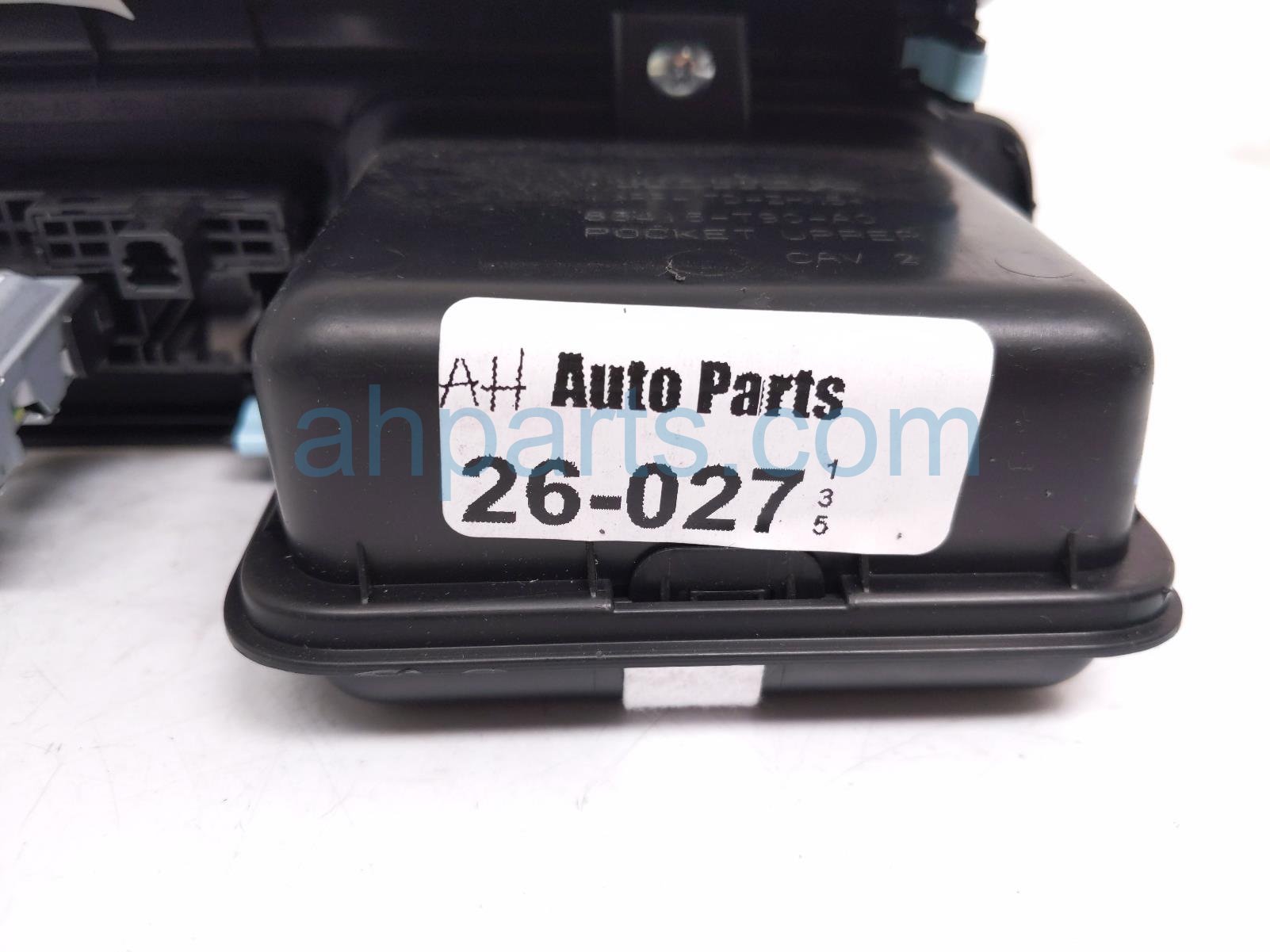 2025 Honda Pilot Center Console Usb Port W/trim blk 8A350 3T0 J01 Replacement 2025 Honda Pilot Center Console Usb Port W/trim blk 8A350 3T0 J01 Replacement thumbnail