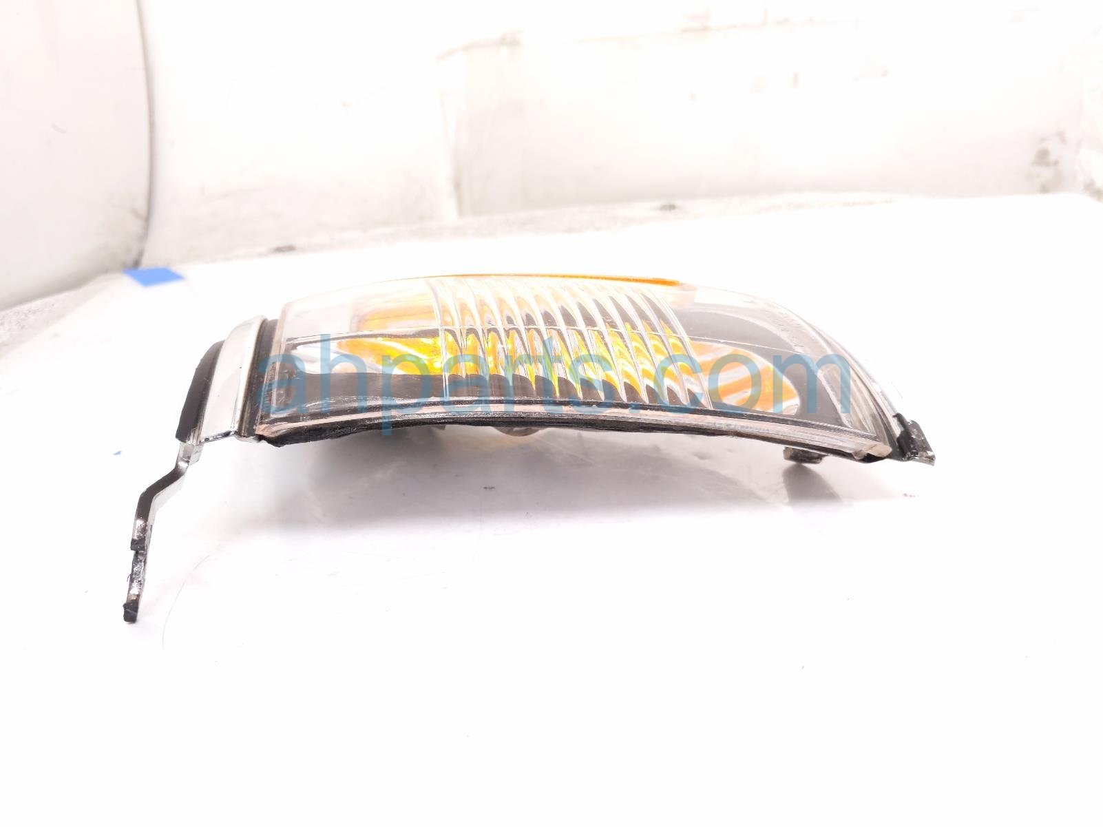 2004 Toyota Tacoma Driver Turn Signal Lamp / Light 81620 04080 Replacement 2004 Toyota Tacoma Driver Turn Signal Lamp / Light 81620 04080 Replacement thumbnail