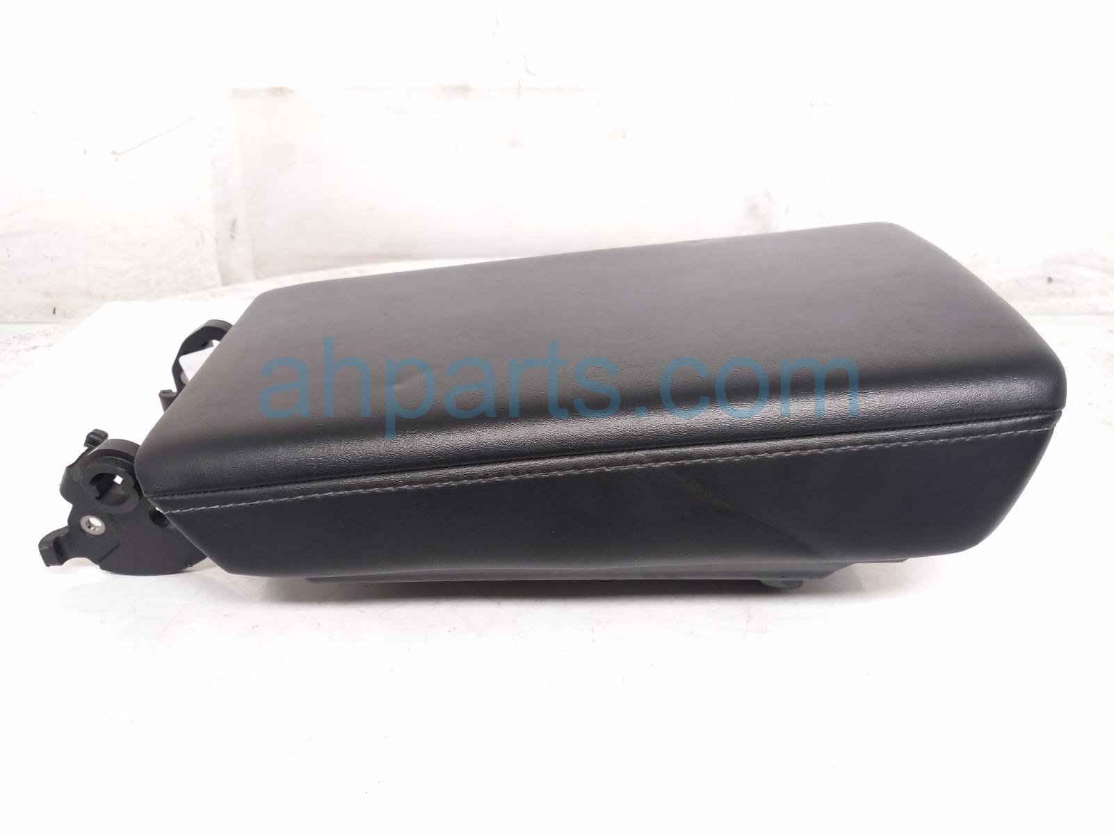 2019 Tesla Tesla 3 Center Console Lid/armrest Black 1087940 00 D Replacement 2019 Tesla Tesla 3 Center Console Lid/armrest Black 1087940 00 D Replacement thumbnail