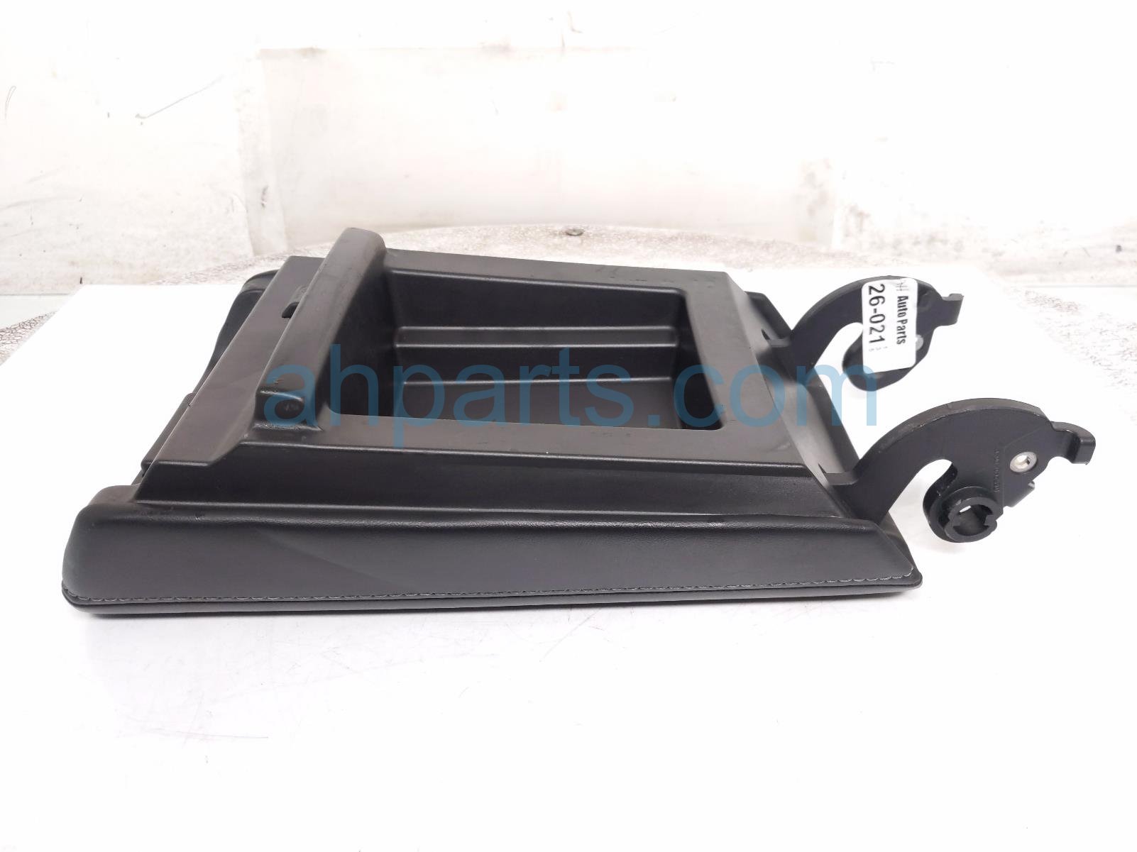 2019 Tesla Tesla 3 Center Console Lid/armrest Black 1087940 00 D Replacement 2019 Tesla Tesla 3 Center Console Lid/armrest Black 1087940 00 D Replacement thumbnail