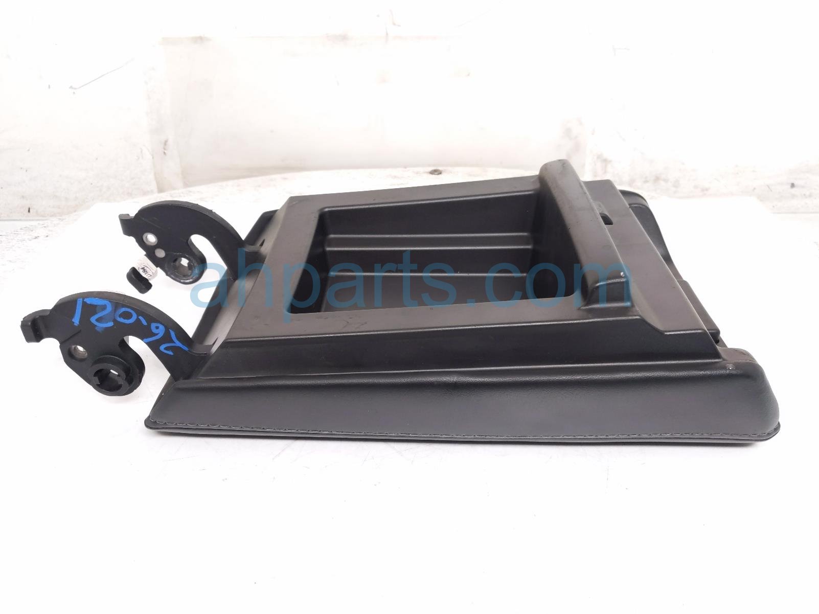 2019 Tesla Tesla 3 Center Console Lid/armrest Black 1087940 00 D Replacement 2019 Tesla Tesla 3 Center Console Lid/armrest Black 1087940 00 D Replacement thumbnail