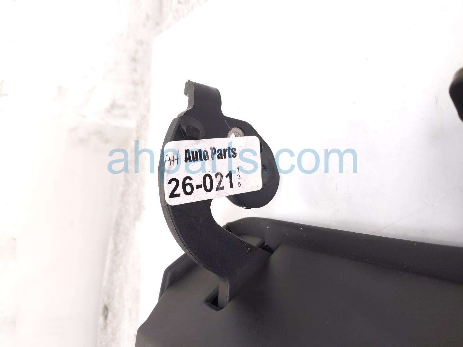 2019 Tesla Tesla 3 Center Console Lid/armrest Black 1087940 00 D Replacement 2019 Tesla Tesla 3 Center Console Lid/armrest Black 1087940 00 D Replacement thumbnail