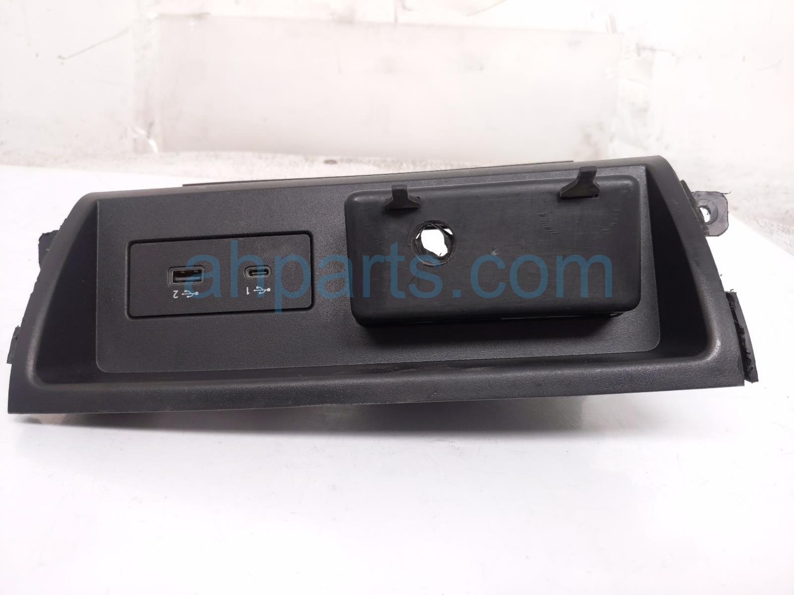 Nissan CENTER CONSOLE USB POCKET TRIM - BLK