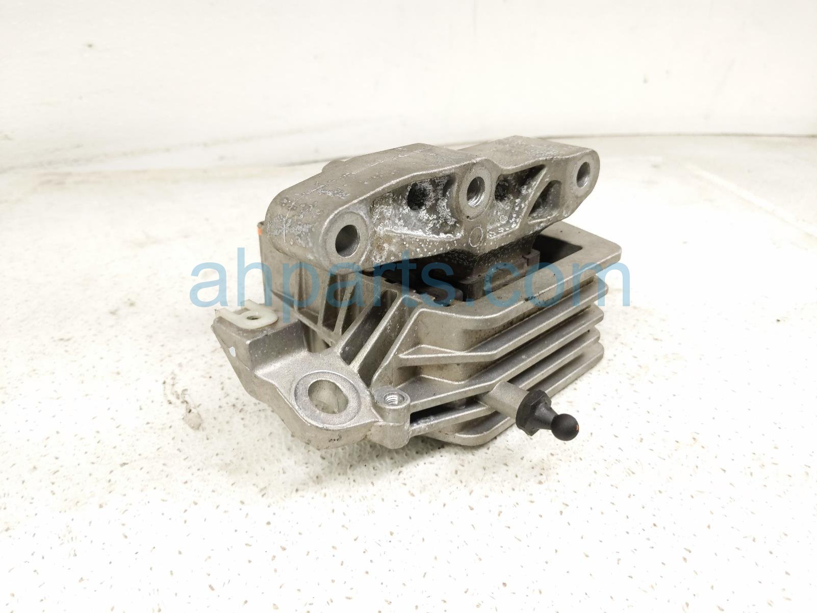 $75 BMW RH ENGINE MOUNT - 2.0L $75 BMW RH ENGINE MOUNT - 2.0L