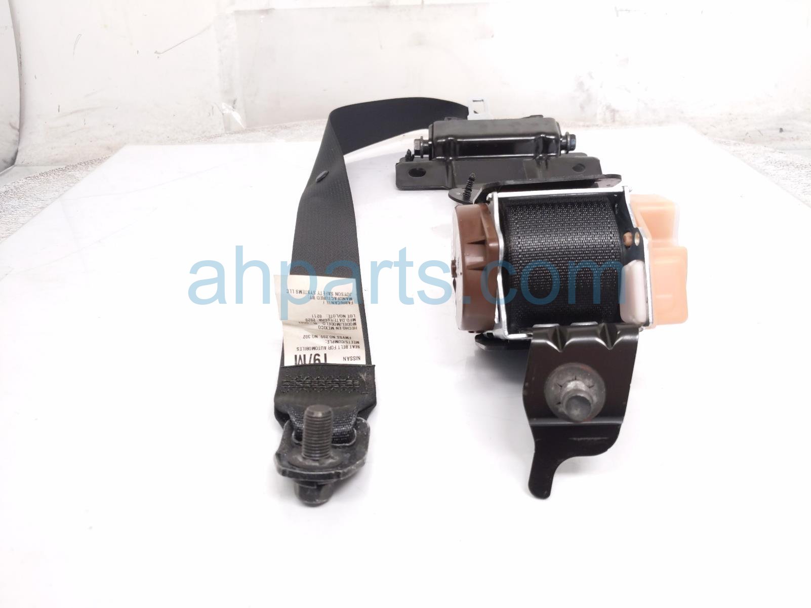 Nissan 2ND ROW MID SEAT BELT - BLACK