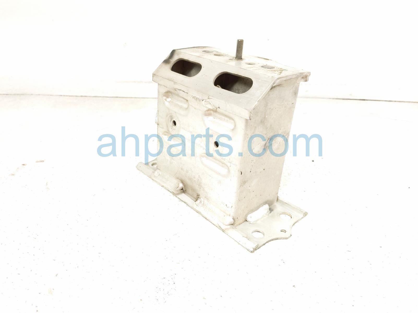 2007 Lexus Ls460 Front Passenger Rebar Extension Mount 5710750030 Replacement 2007 Lexus Ls460 Front Passenger Rebar Extension Mount 5710750030 Replacement thumbnail