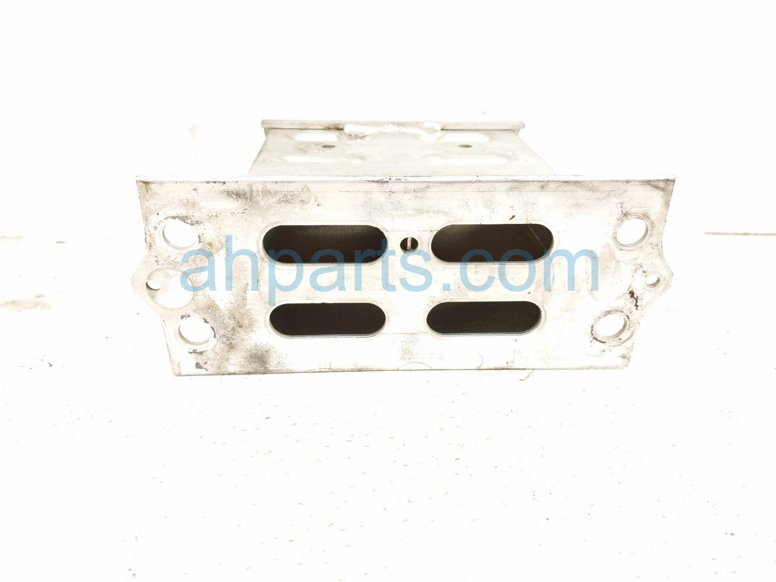 2007 Lexus Ls460 Front Passenger Rebar Extension Mount 5710750030 Replacement 2007 Lexus Ls460 Front Passenger Rebar Extension Mount 5710750030 Replacement thumbnail