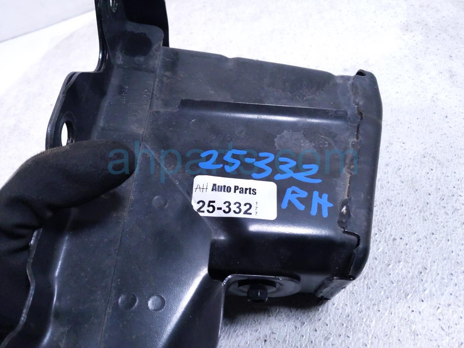 2018 Honda CR V Front Passenger Reinforcement Bracket 71150 TLA A00 Replacement 2018 Honda CR V Front Passenger Reinforcement Bracket 71150 TLA A00 Replacement thumbnail