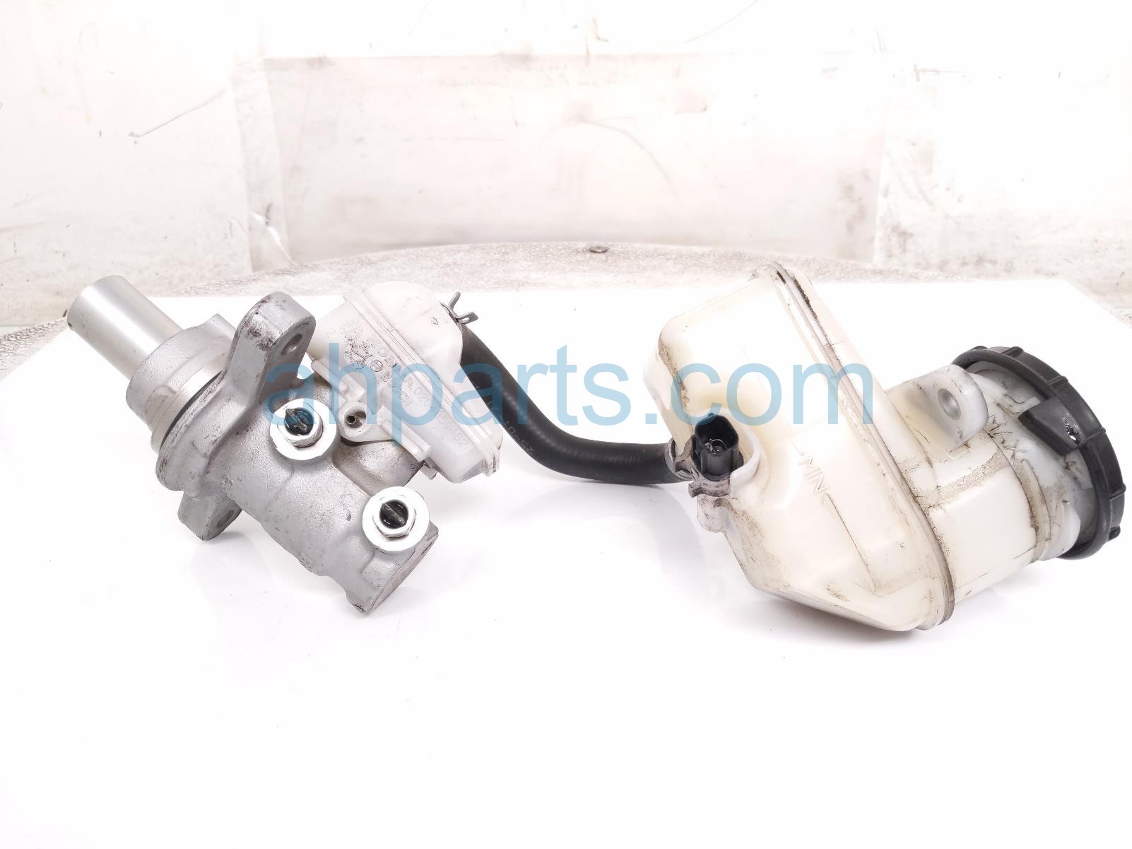 2022 Acura MDX Brake Master Cylinder W/reservoir 46101 TYA A00 Replacement 2022 Acura MDX Brake Master Cylinder W/reservoir 46101 TYA A00 Replacement thumbnail