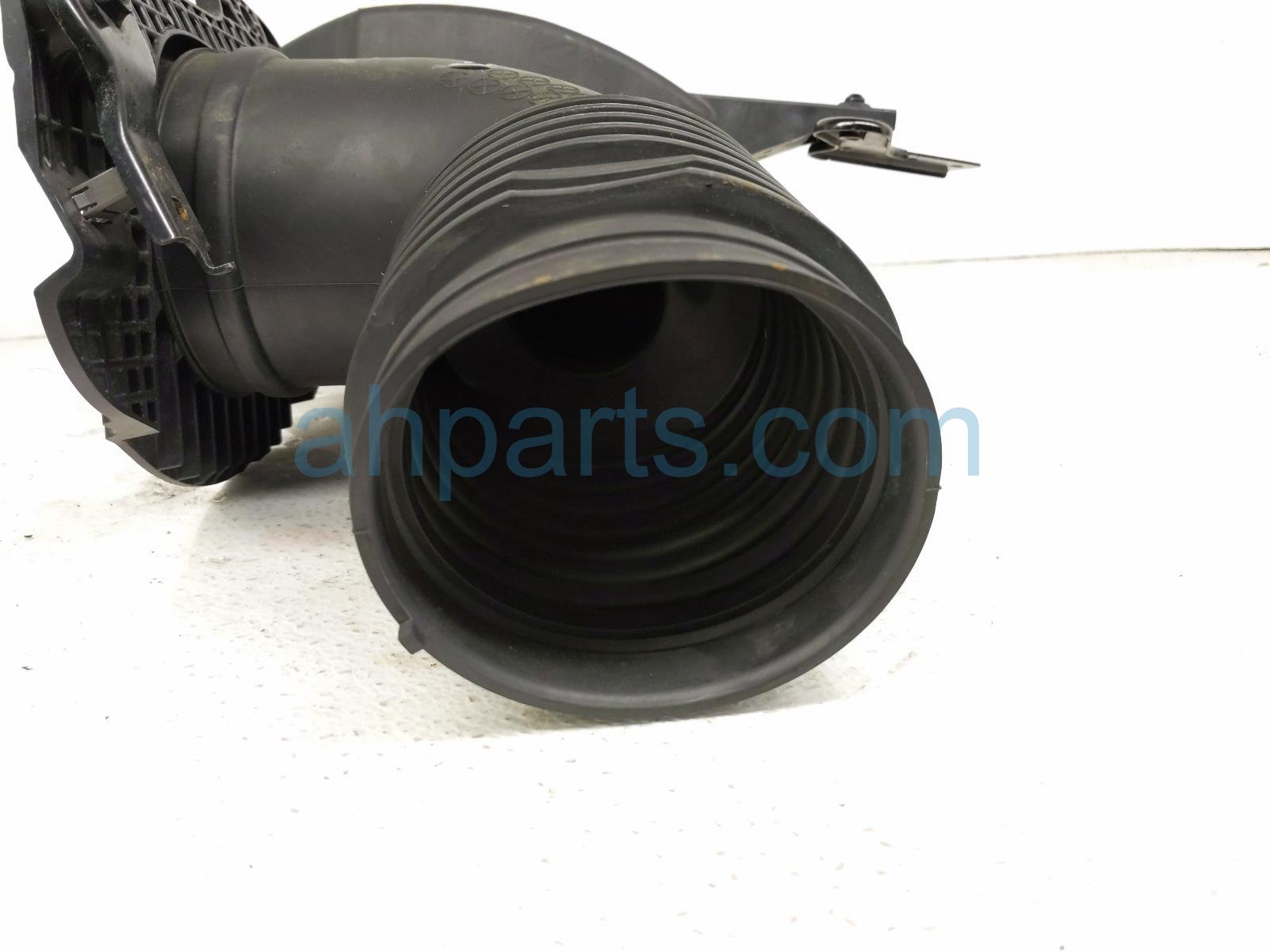 2025 Honda Pilot Air Cleaner Intake Tube W/resonator 17230 6FB A01 Replacement 2025 Honda Pilot Air Cleaner Intake Tube W/resonator 17230 6FB A01 Replacement thumbnail