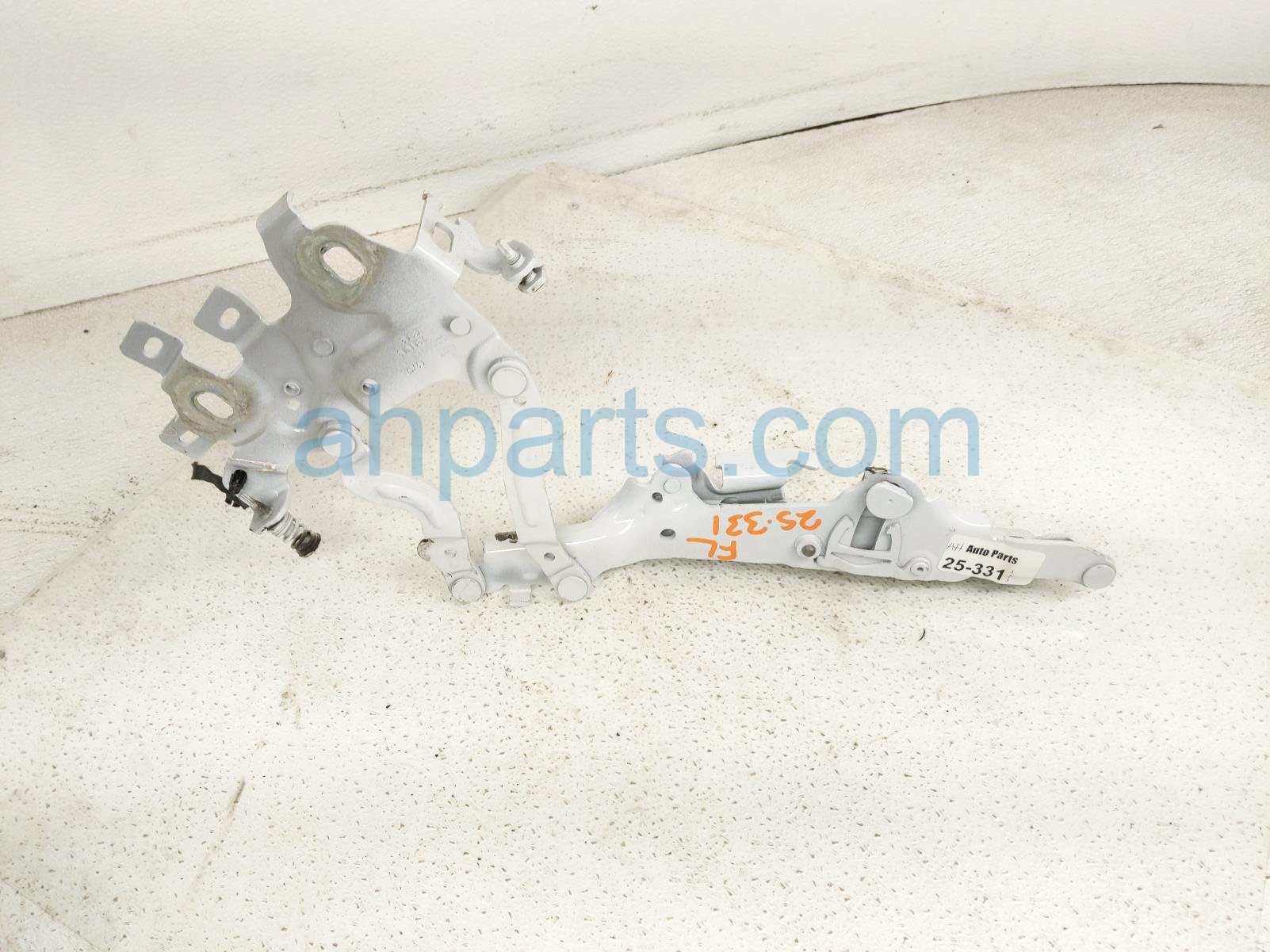 2017 BMW Minicooper Countryman Driver Hood Hinge White 41 00 7 449 379 Replacement 2017 BMW Minicooper Countryman Driver Hood Hinge White 41 00 7 449 379 Replacement thumbnail