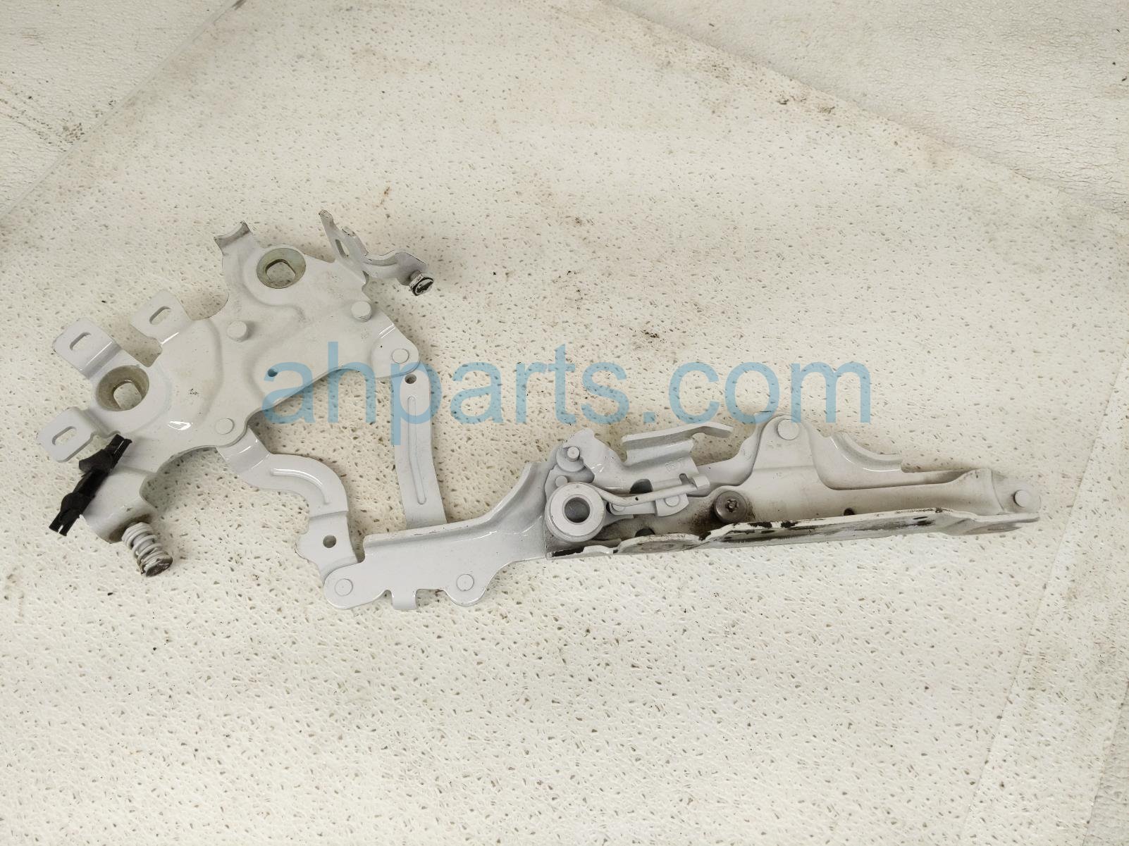 2017 BMW Minicooper Countryman Passenger Hood Hinge White 41 00 7 449 380 Replacement 2017 BMW Minicooper Countryman Passenger Hood Hinge White 41 00 7 449 380 Replacement thumbnail